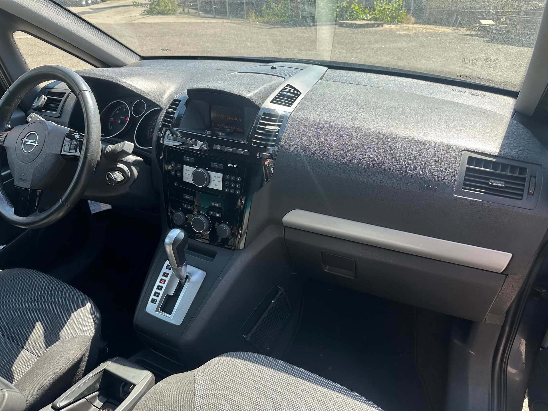 OPEL Zafira 1.9 CDTI Anniversary Edition Automatic-image-4