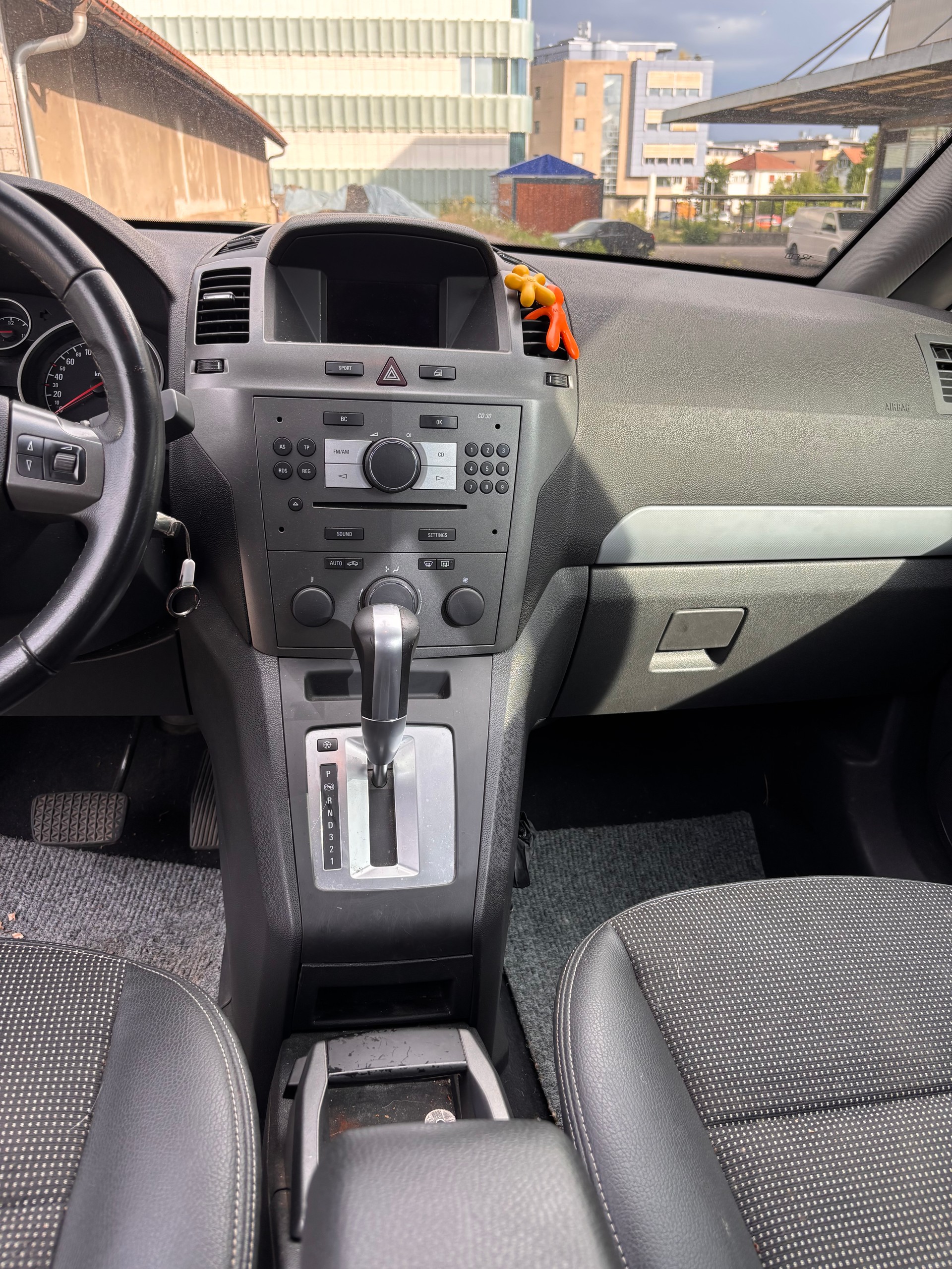 OPEL Zafira 2.2i 16V Cosmo-image-8