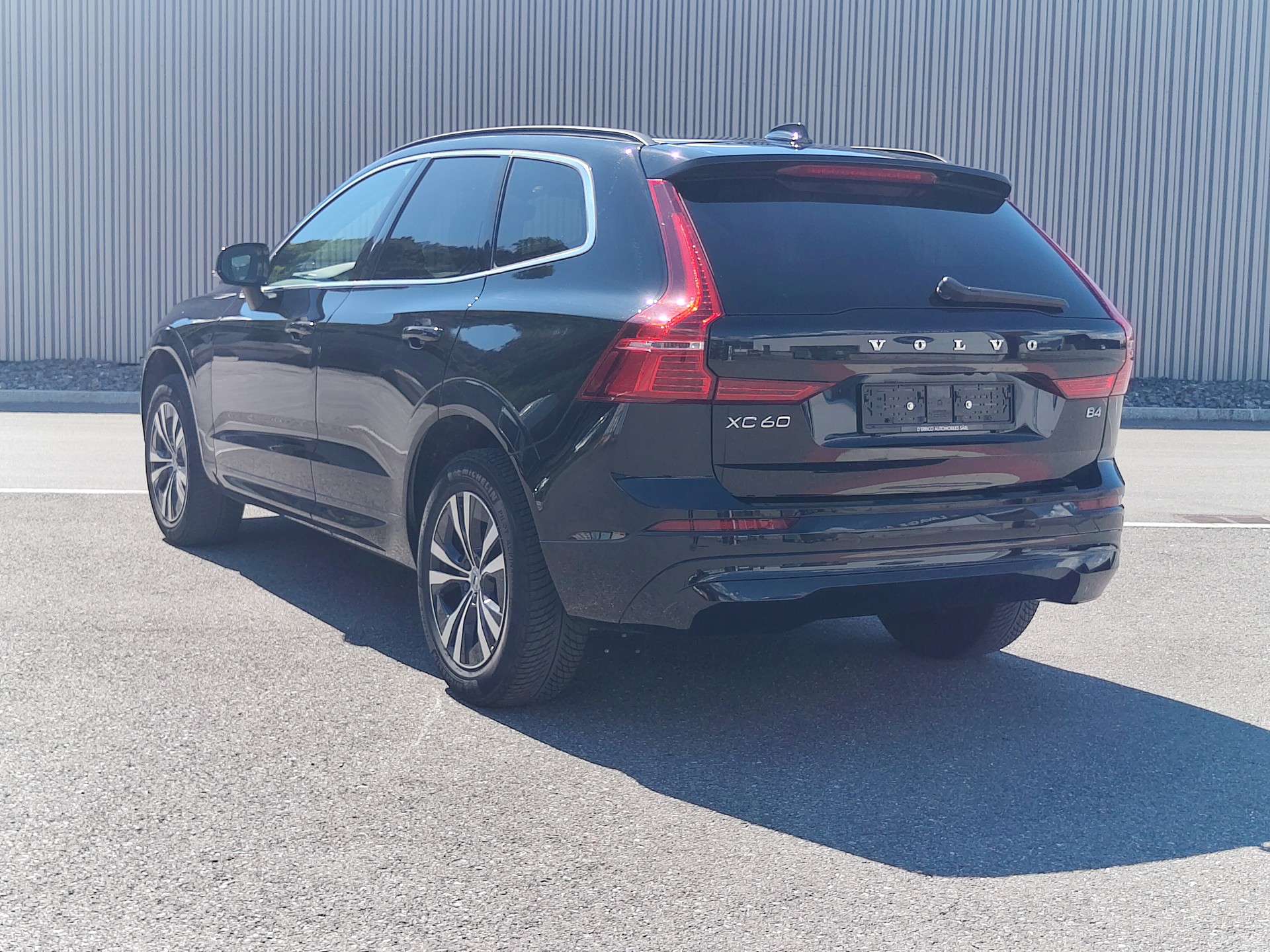 VOLVO XC60 B4 Benzin Mild Hybrid Momentum Geartronic-image-2