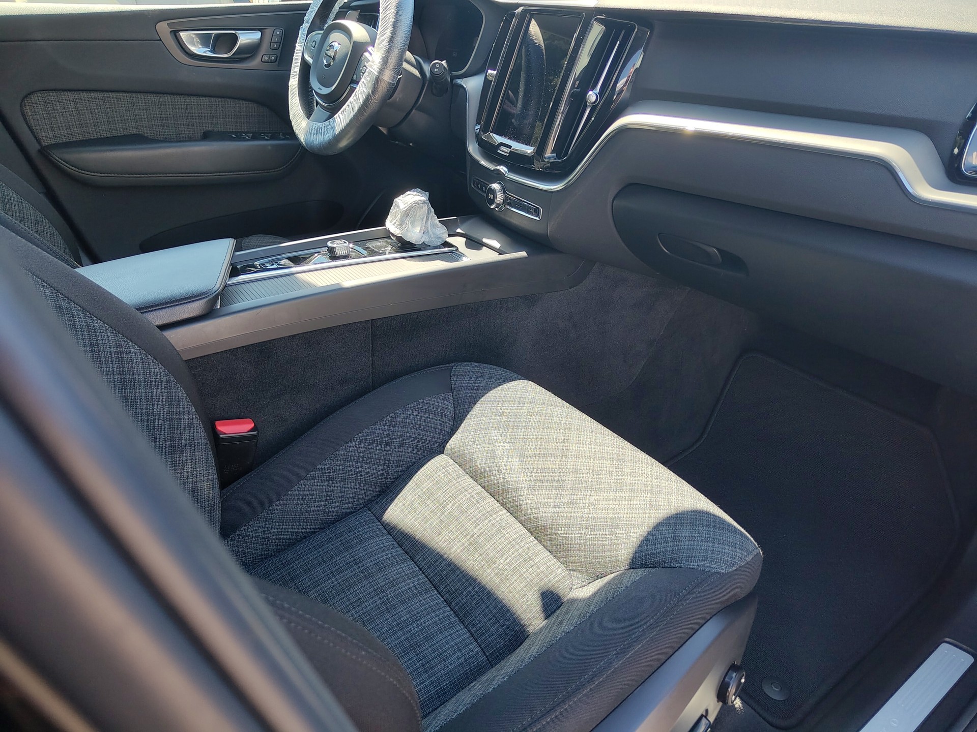 VOLVO XC60 B4 Benzin Mild Hybrid Momentum Geartronic-image-5