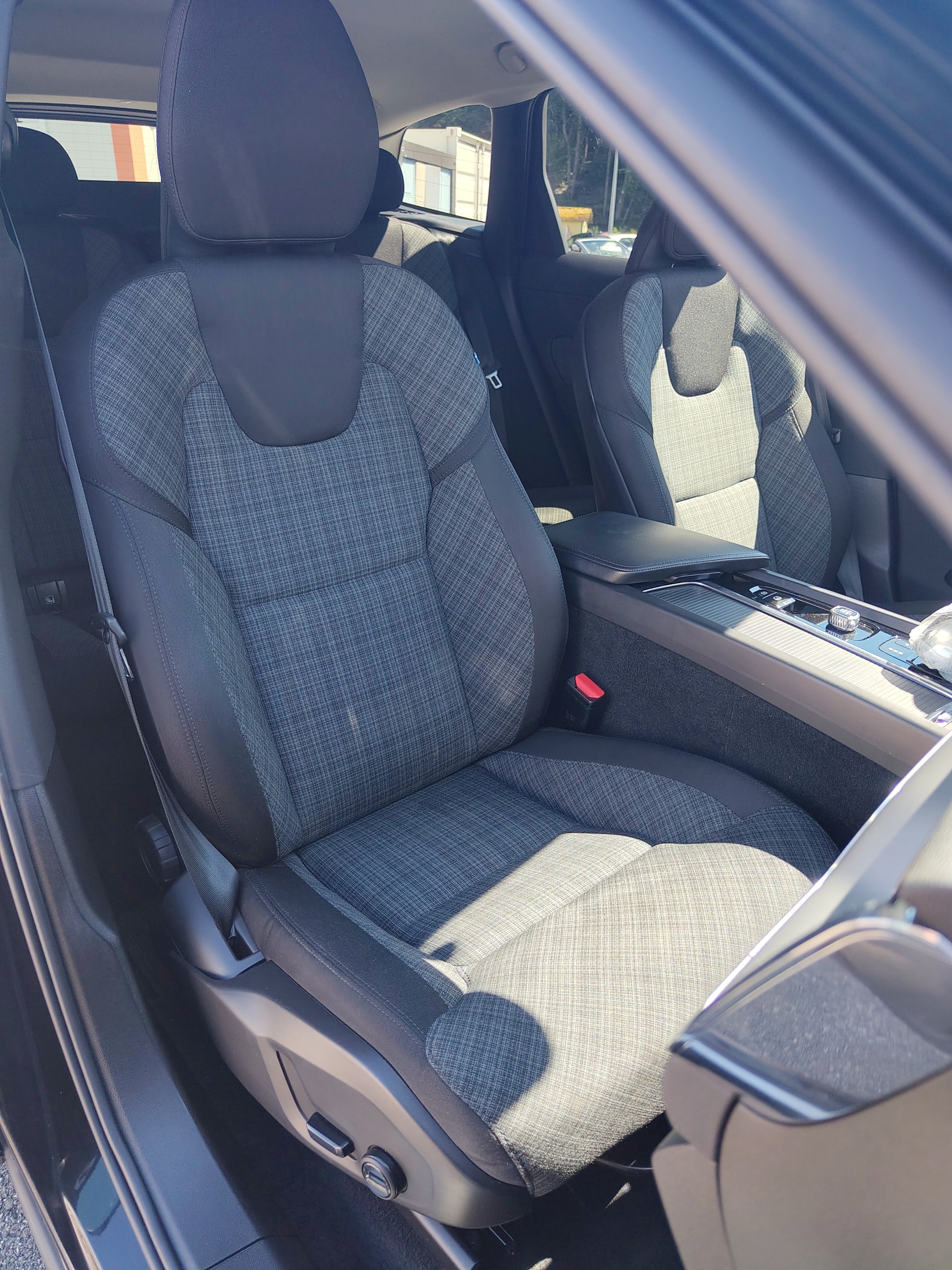 VOLVO XC60 B4 Benzin Mild Hybrid Momentum Geartronic-image-6