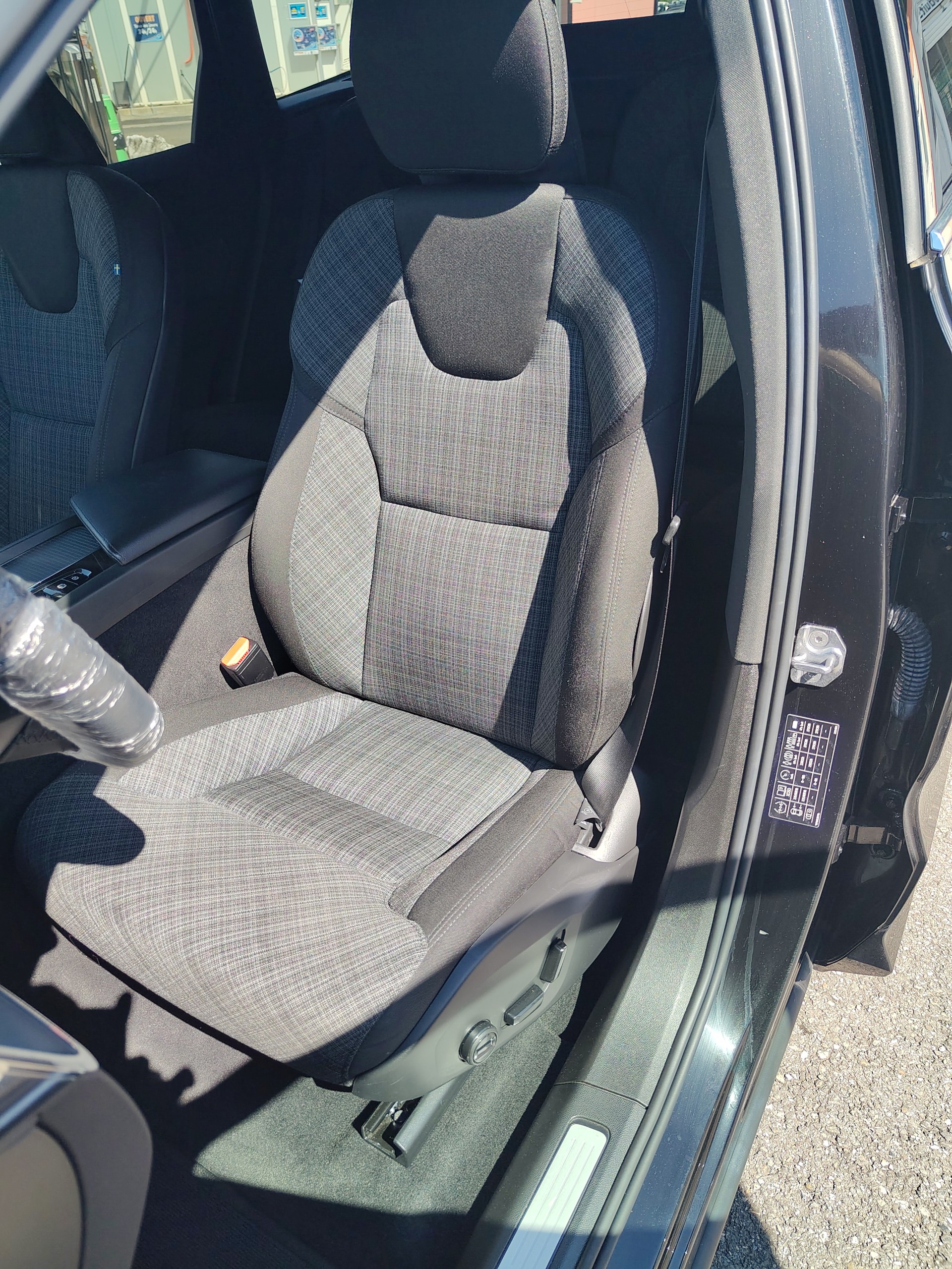 VOLVO XC60 B4 Benzin Mild Hybrid Momentum Geartronic-image-4