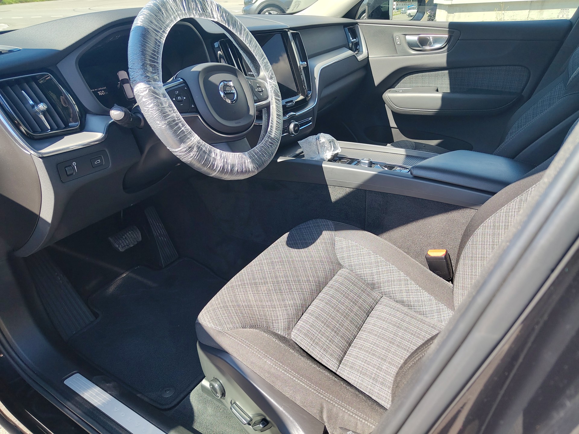 VOLVO XC60 B4 Benzin Mild Hybrid Momentum Geartronic-image-3