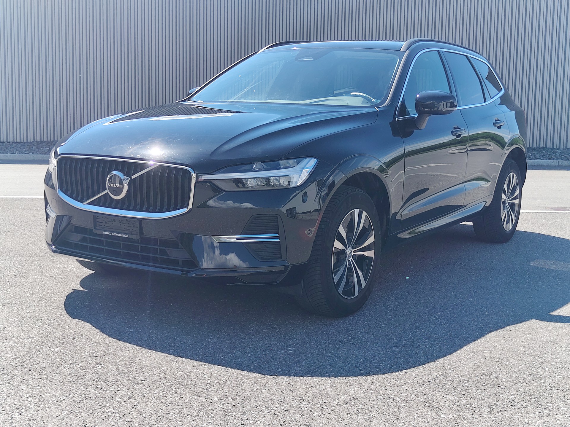 VOLVO XC60 B4 Benzin Mild Hybrid Momentum Geartronic-image-1