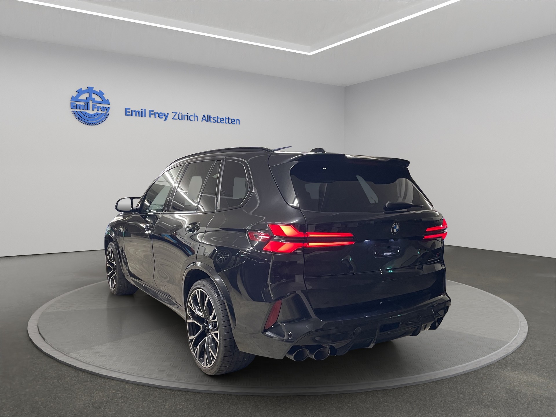BMW X5 M Competition-showroom-element-1