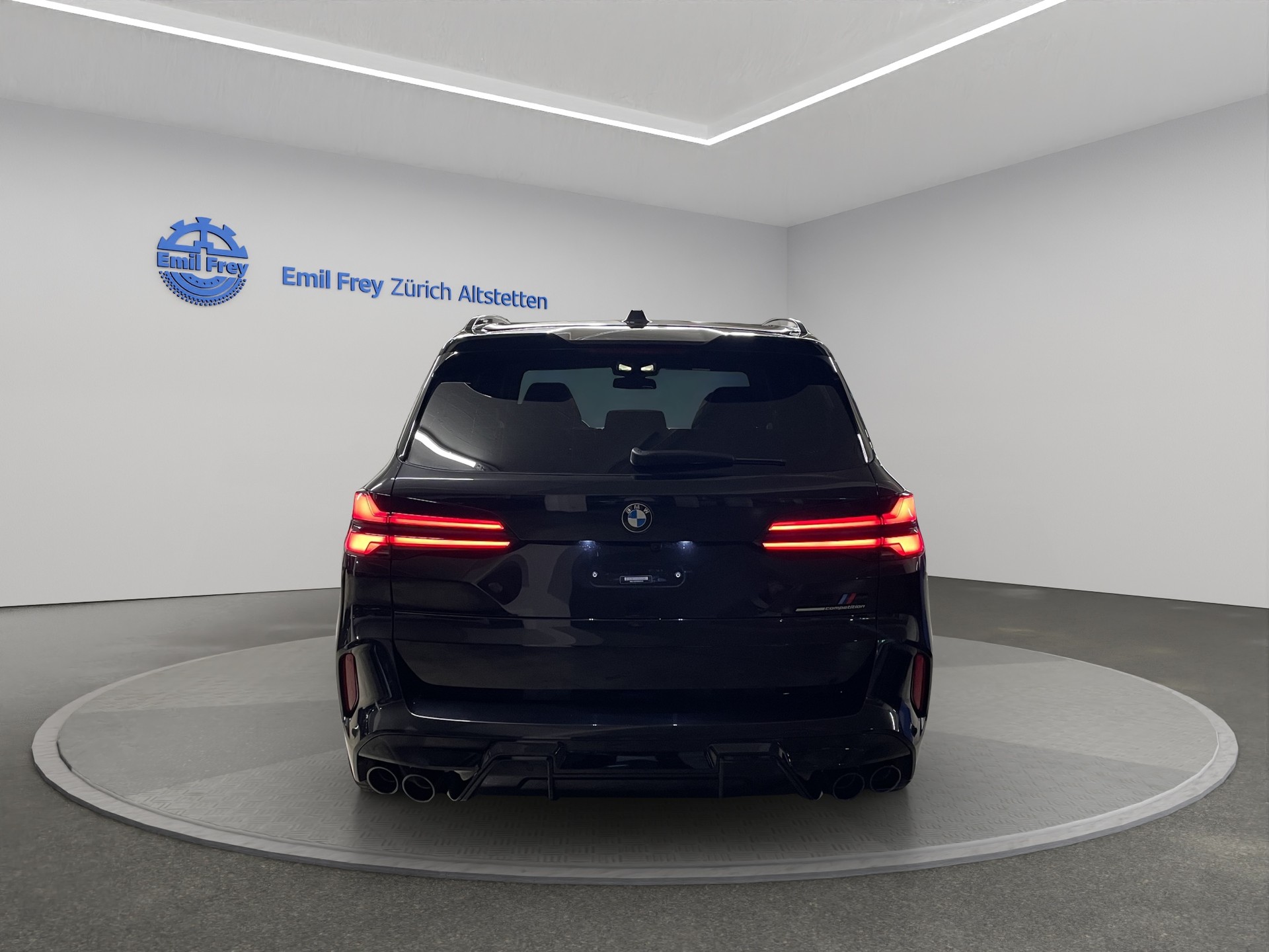 BMW X5 M Competition-showroom-element-3