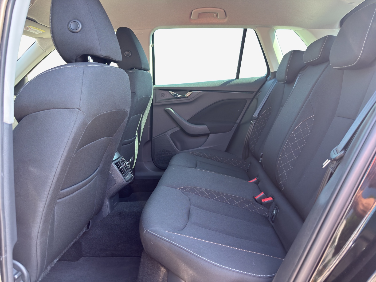 SKODA Kamiq 1.0 TSI Ambition DSG-image-12