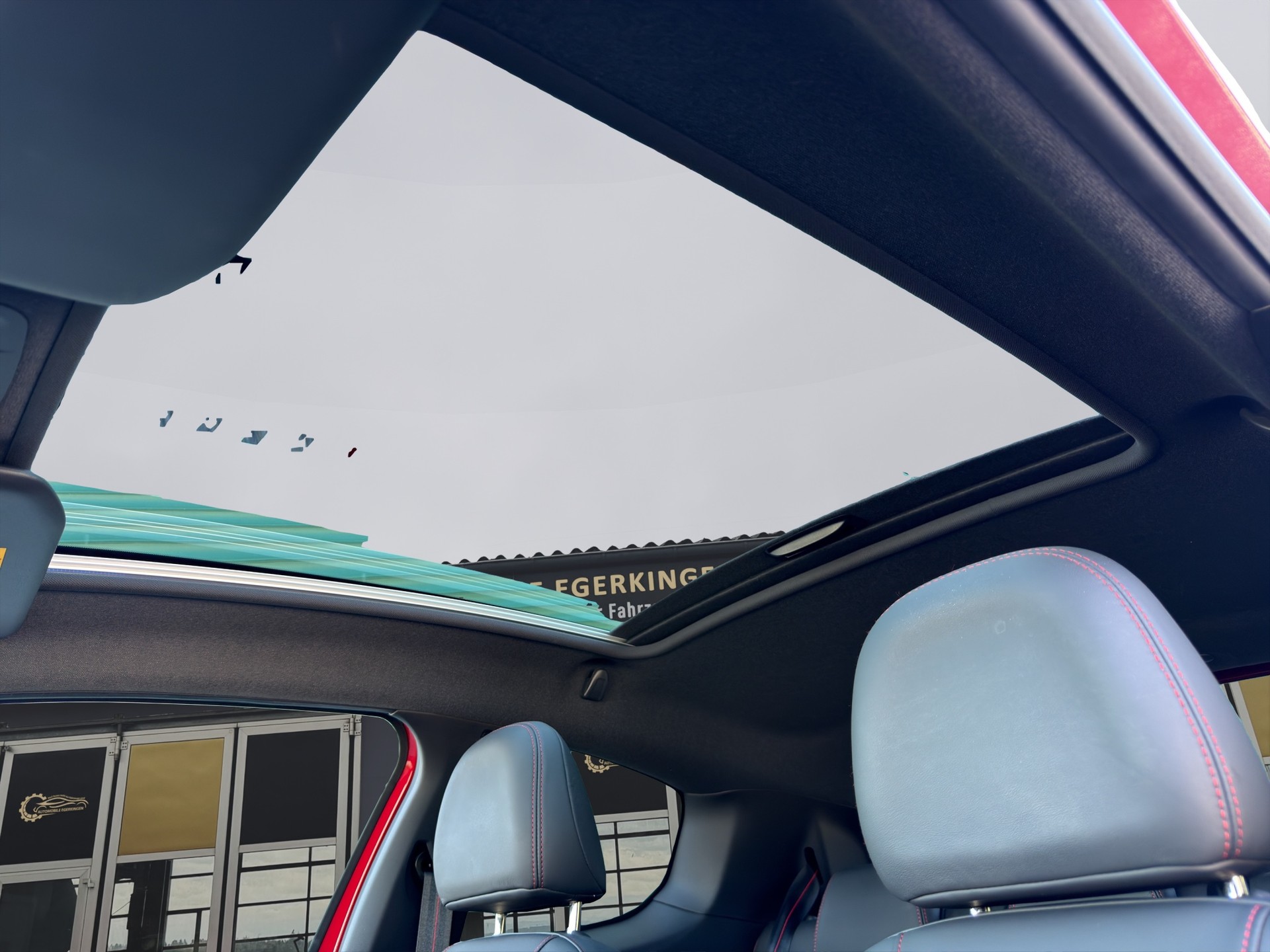 PEUGEOT 208 1.6 Turbo GTi-image-12