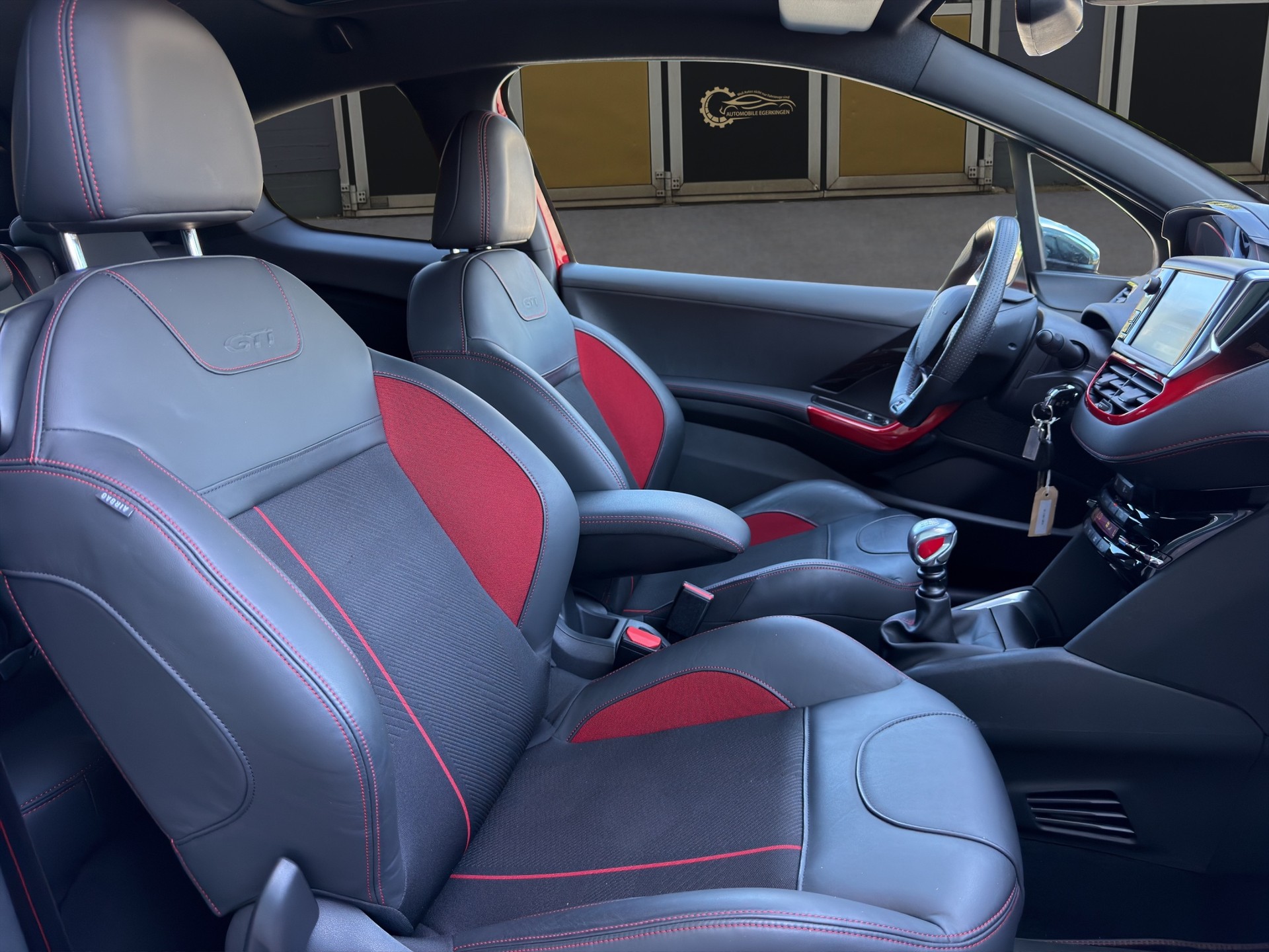 PEUGEOT 208 1.6 Turbo GTi-image-9