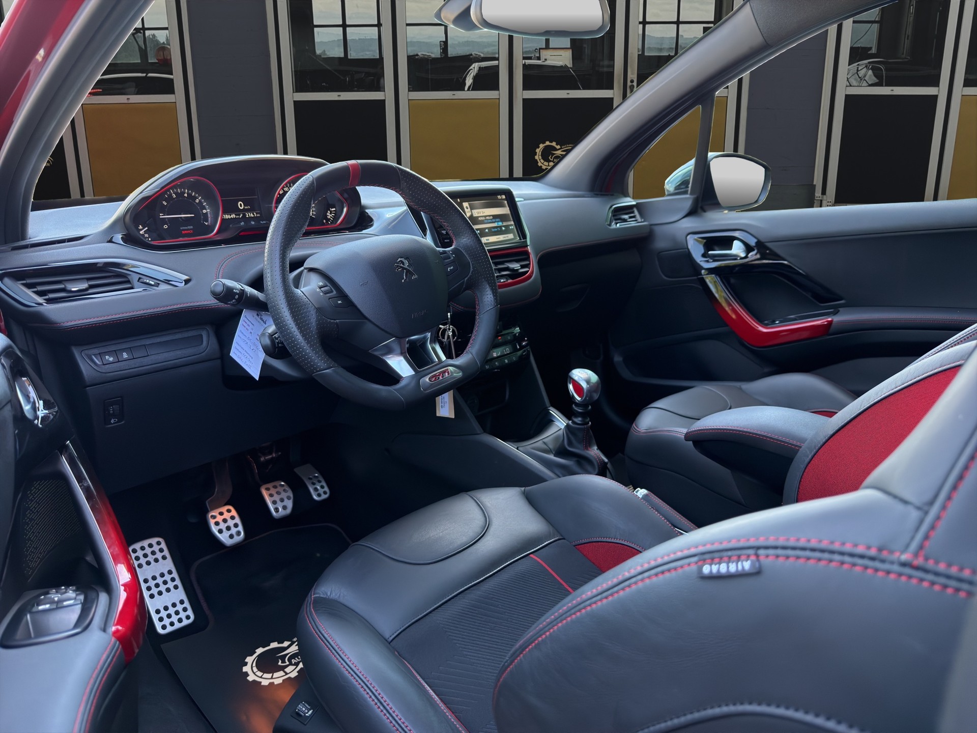 PEUGEOT 208 1.6 Turbo GTi-image-8