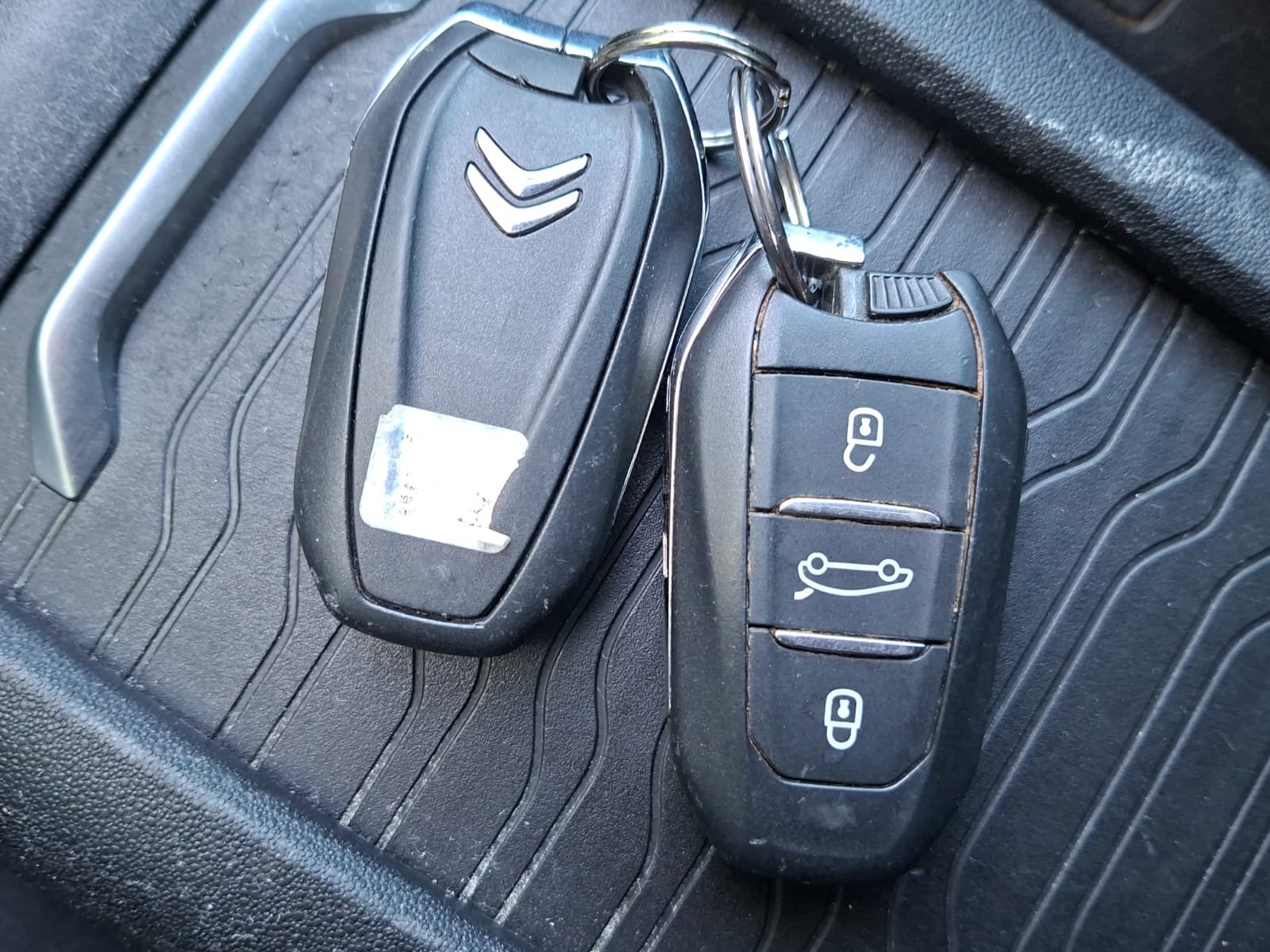 CITROEN Grand C4 Picasso 1.6i 16V THP Feel Edition EAT6-image-19