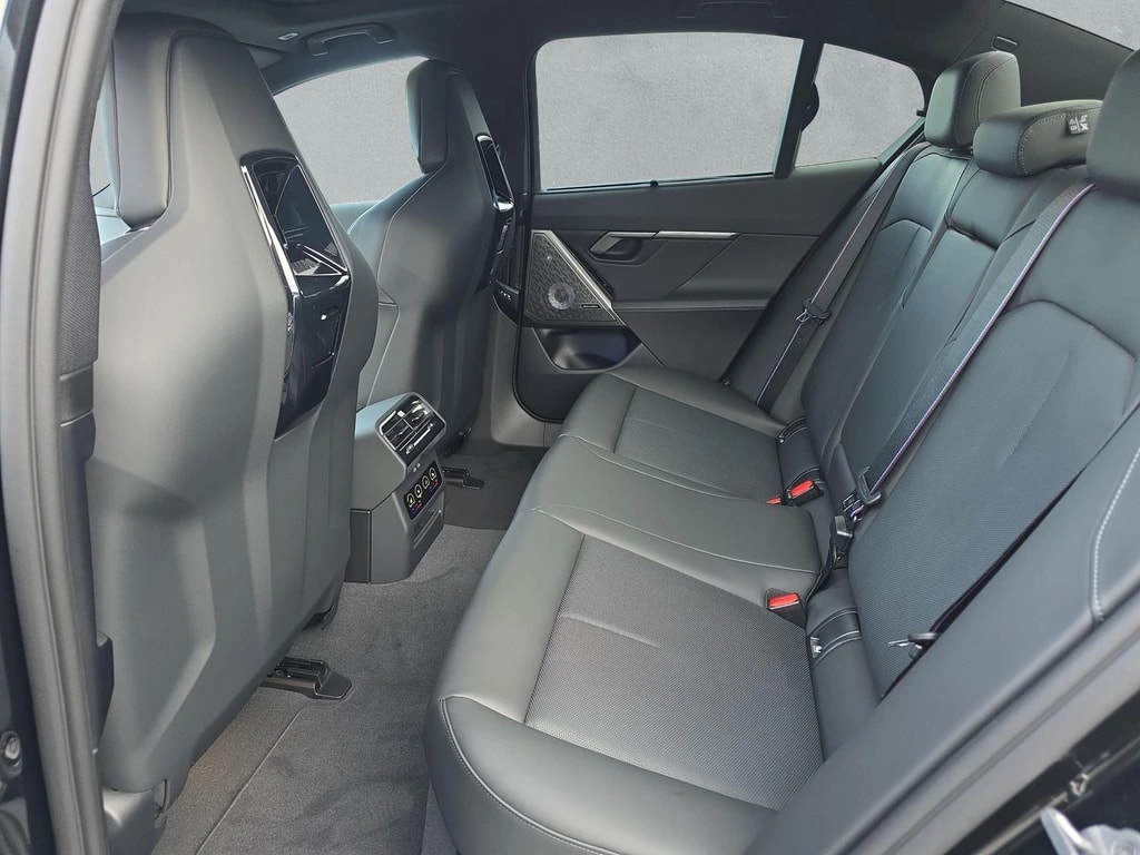 BMW M5 xDrive-image-11
