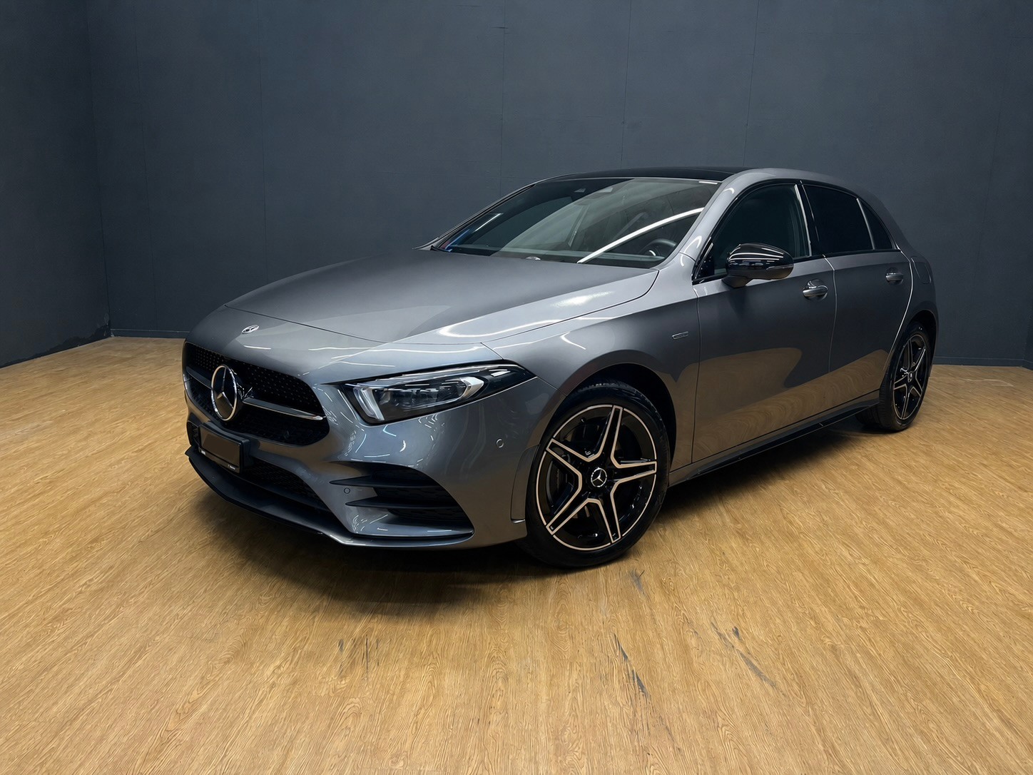 MERCEDES-BENZ A 250 e AMG Line Edition1-image-0
