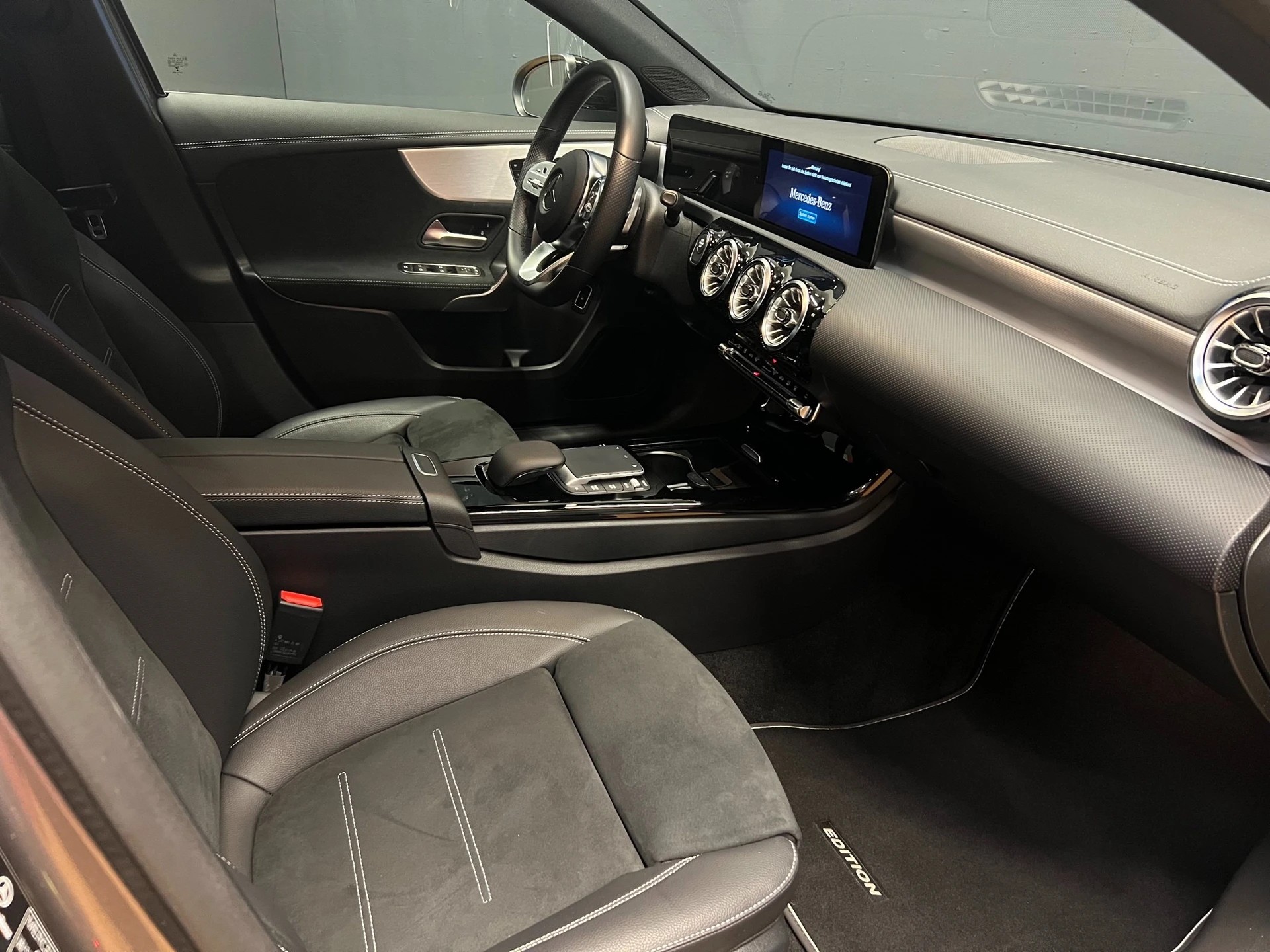 MERCEDES-BENZ A 250 e AMG Line Edition1-image-3
