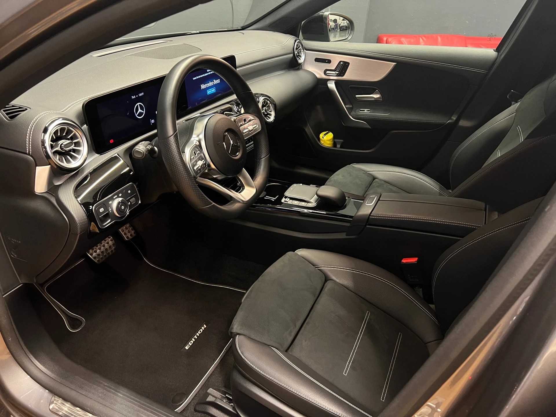 MERCEDES-BENZ A 250 e AMG Line Edition1-image-2
