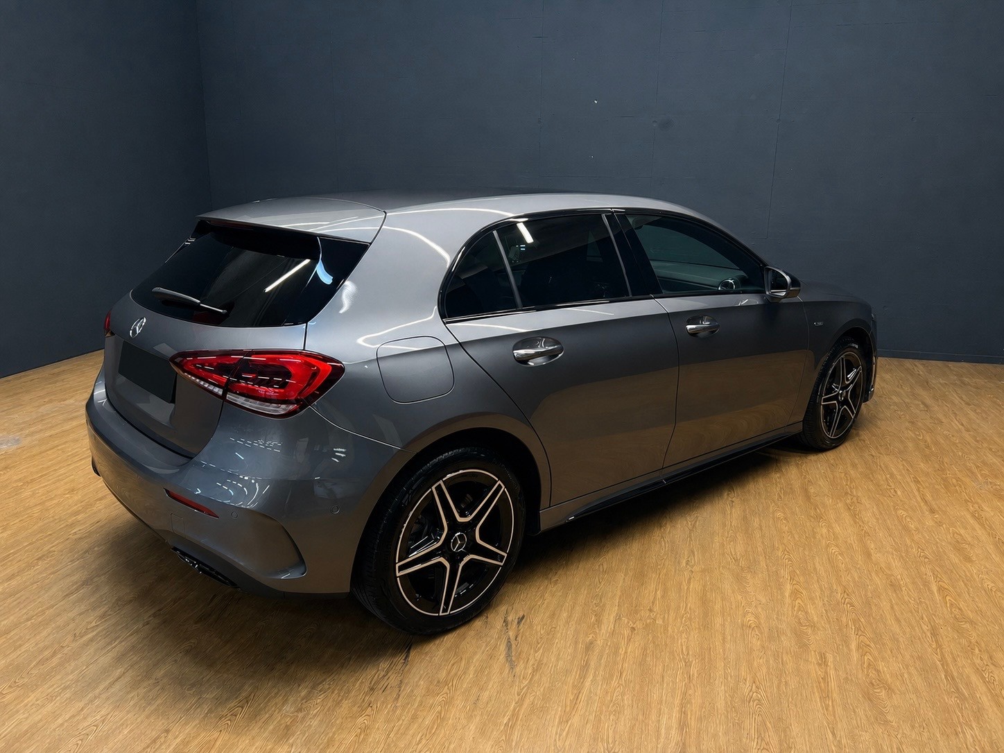 MERCEDES-BENZ A 250 e AMG Line Edition1-image-1