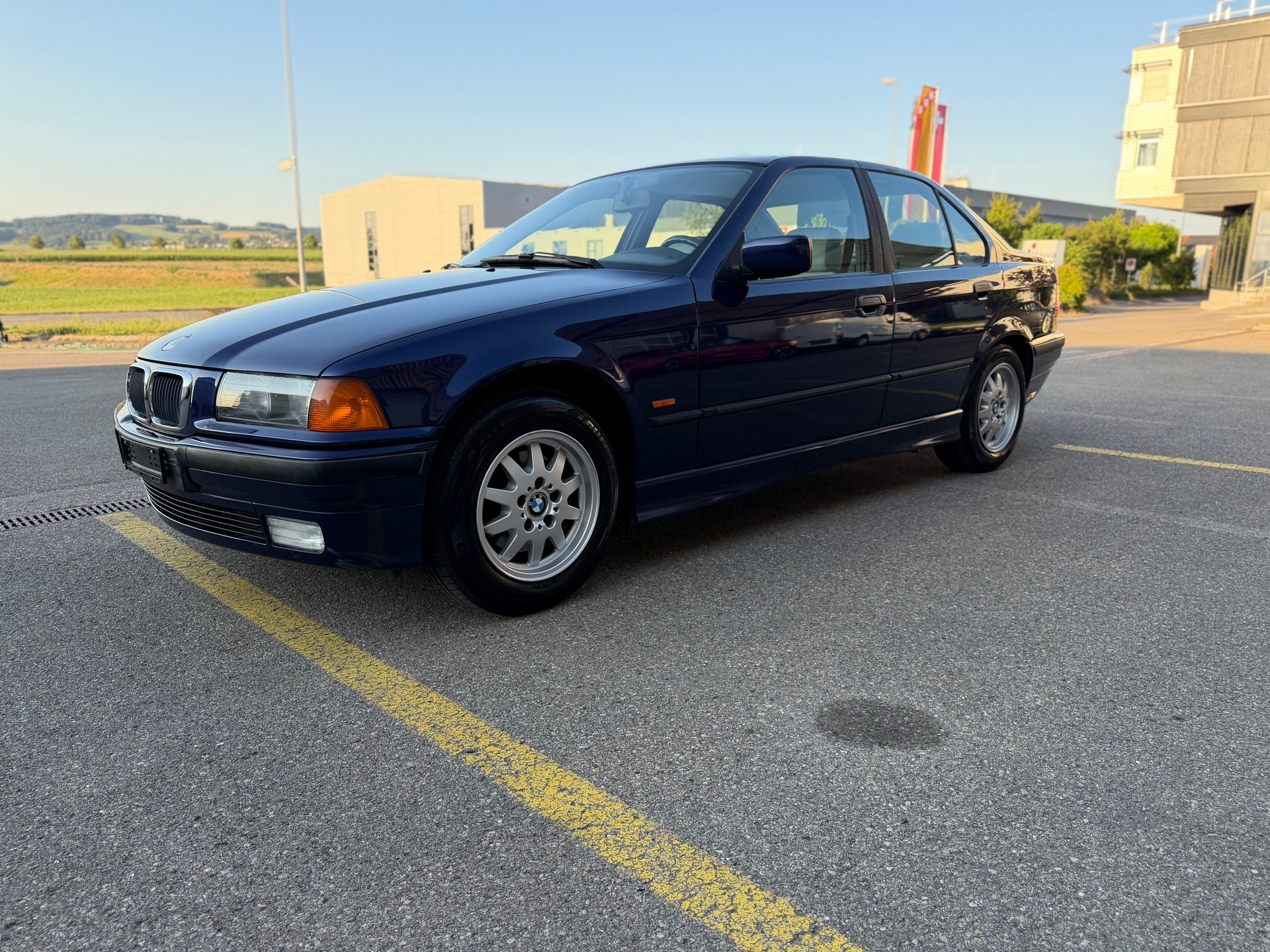 BMW 320i A-image-0