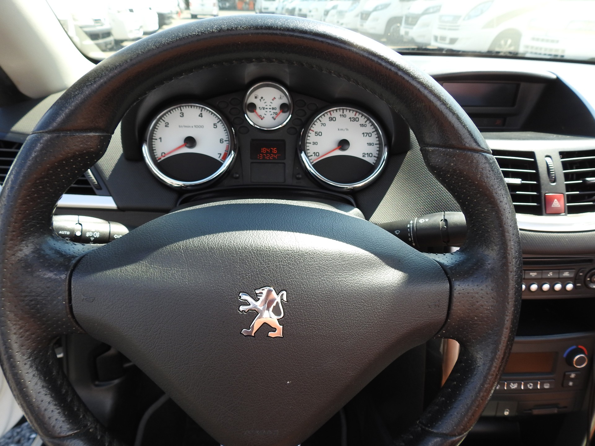 PEUGEOT 207 CC 1.6 16V Turbo Roland Garros-image-19