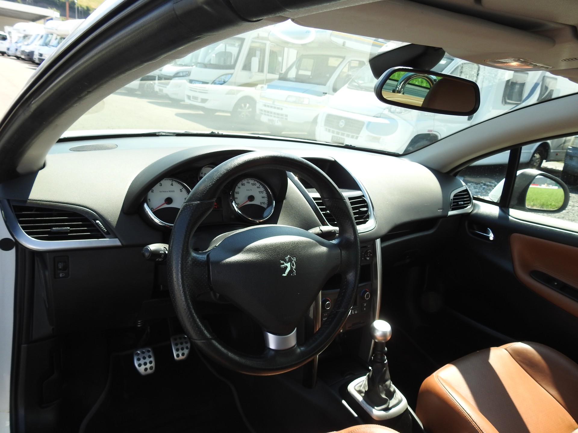PEUGEOT 207 CC 1.6 16V Turbo Roland Garros-image-11