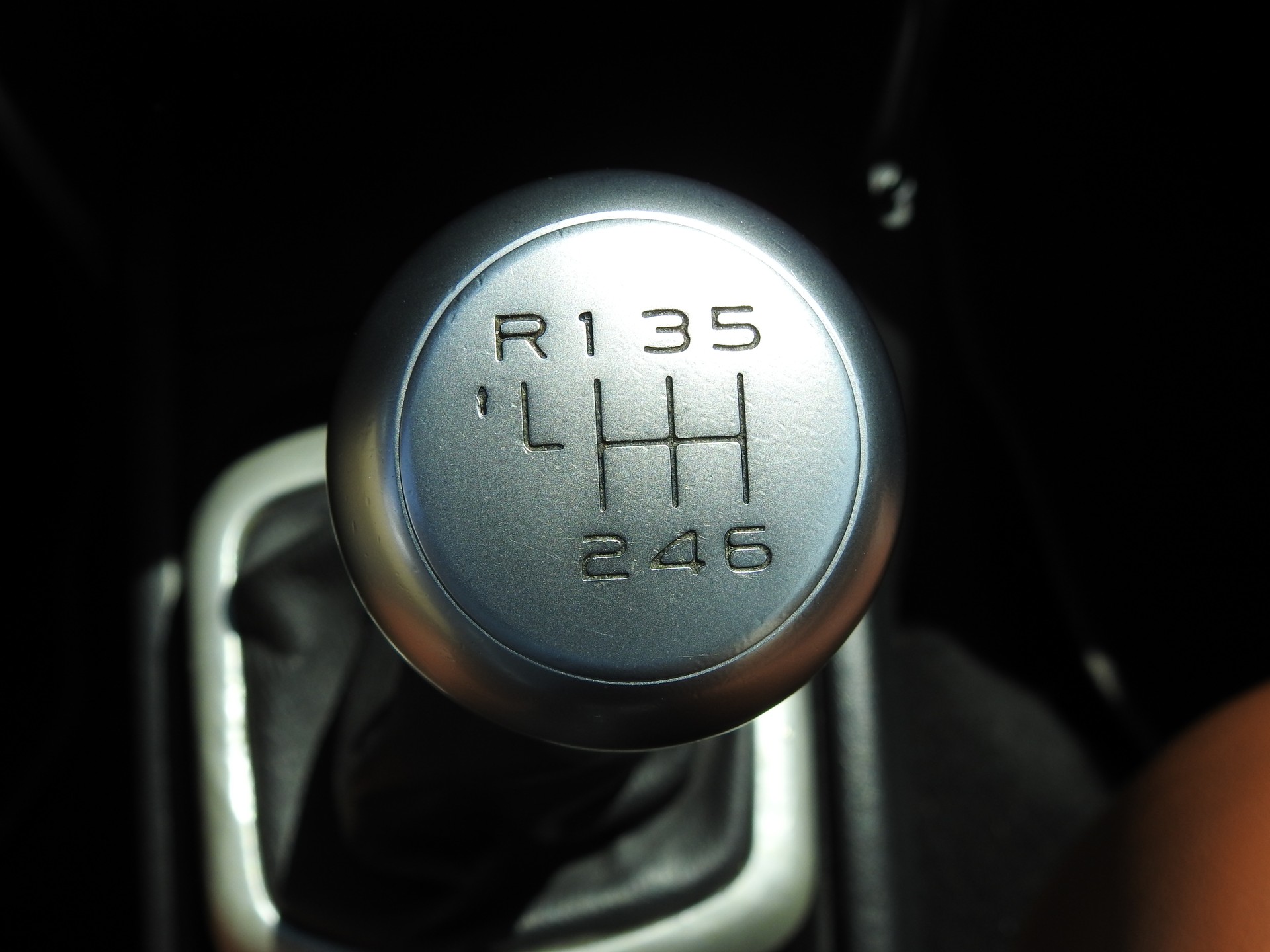 PEUGEOT 207 CC 1.6 16V Turbo Roland Garros-image-14