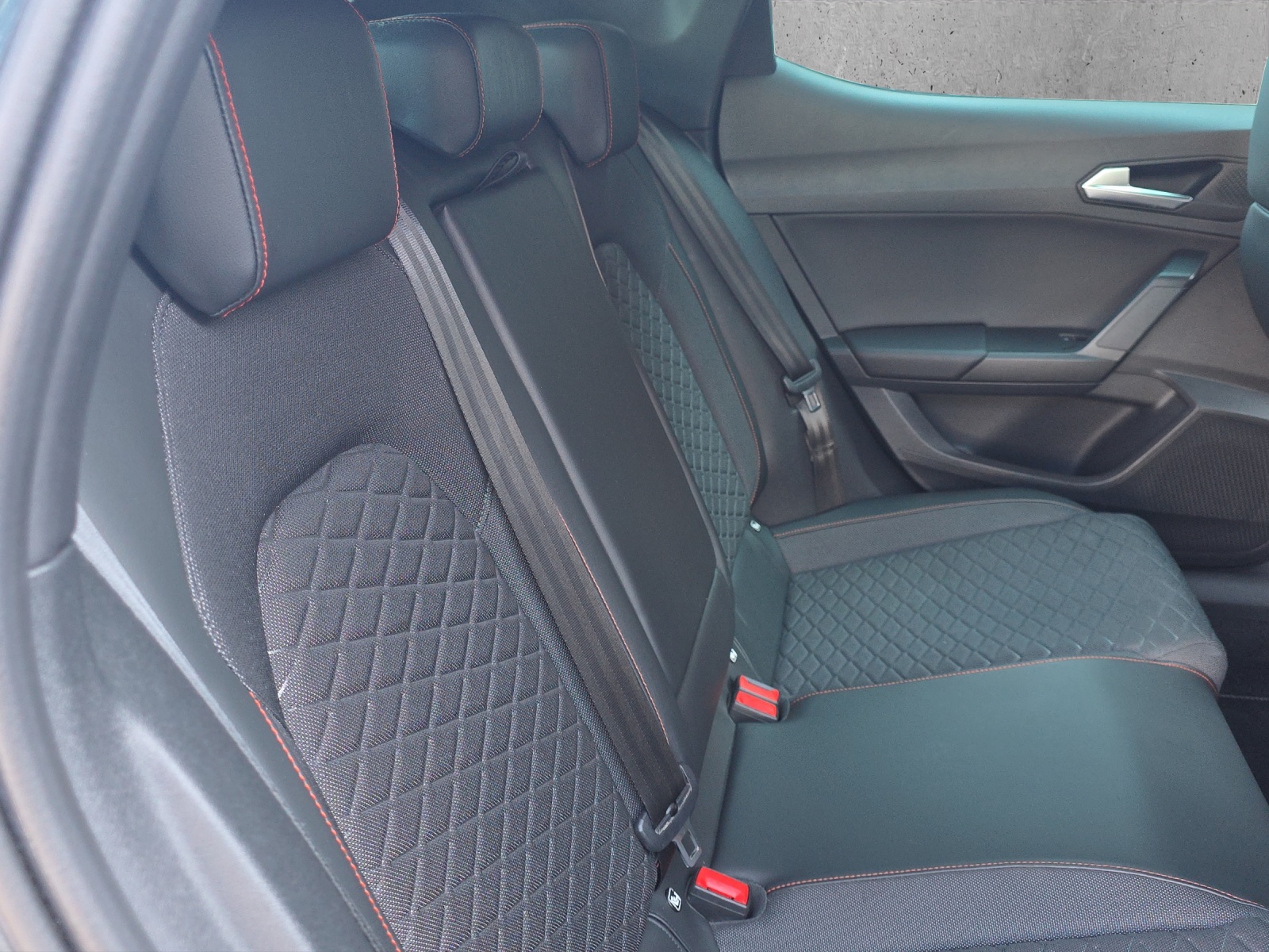 SEAT Leon 1.5 eTSI mHEV DSG FR-image-11
