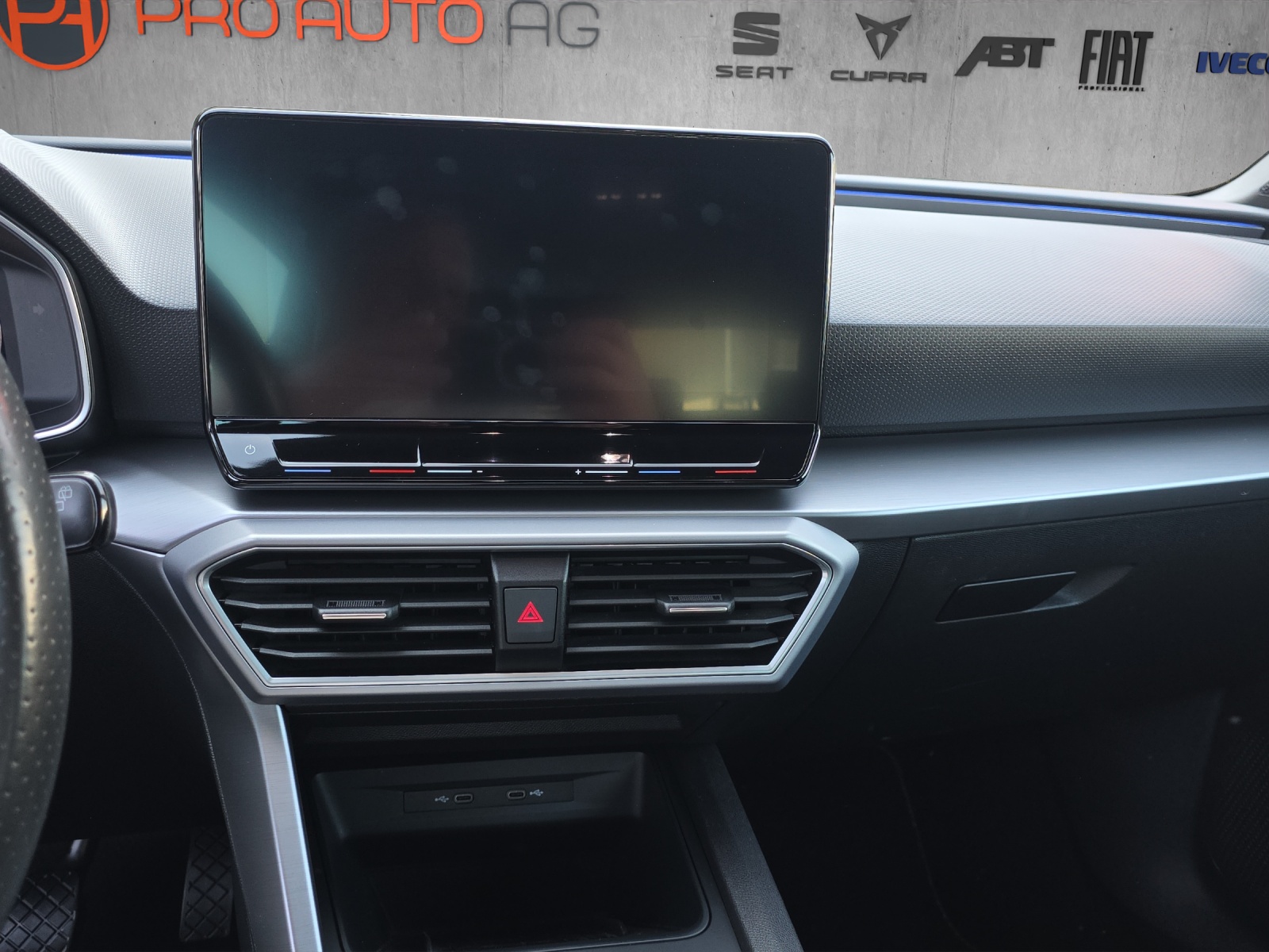 SEAT Leon 1.5 eTSI mHEV DSG FR-image-8
