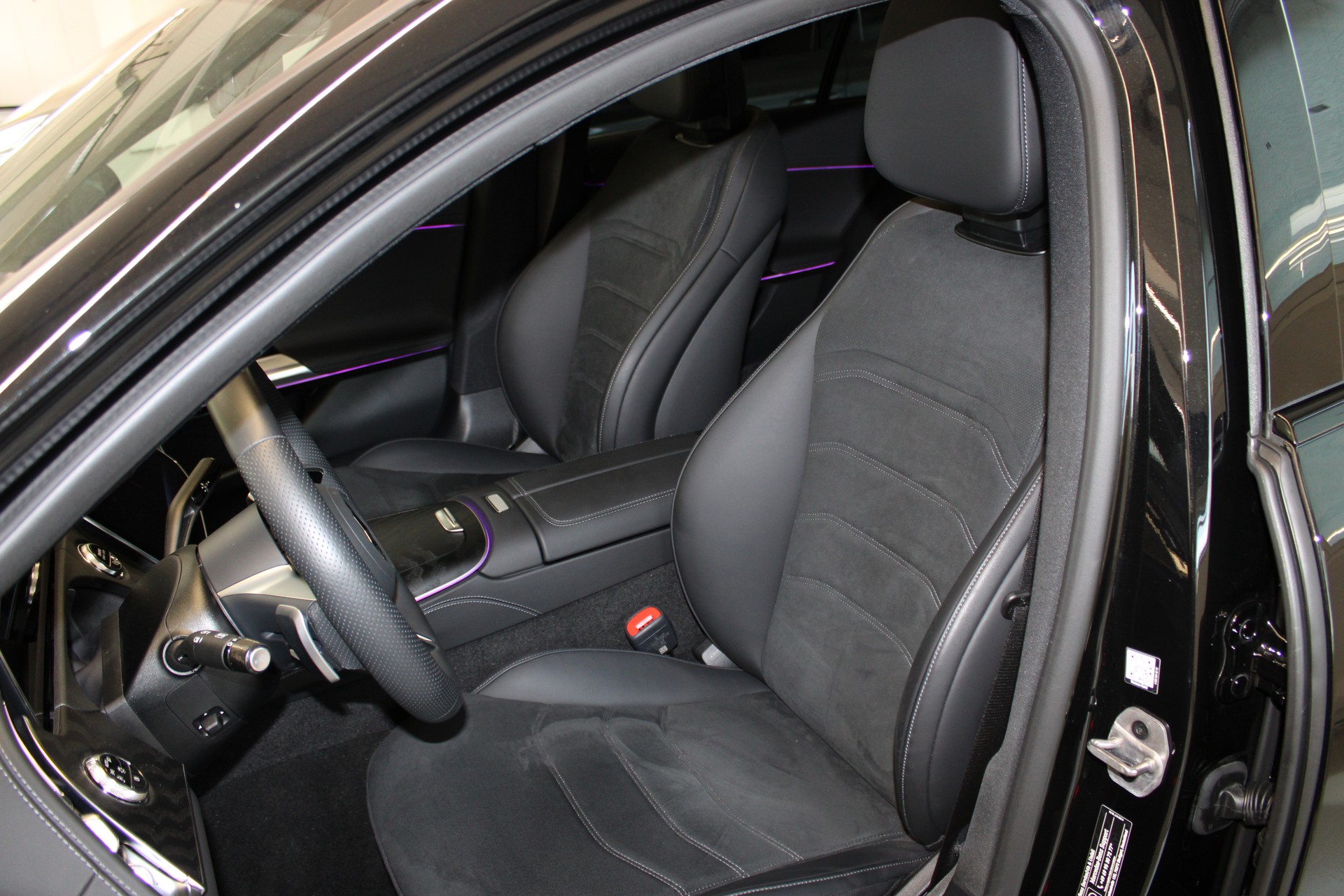 MERCEDES-BENZ E 220 d 4Matic 9G-Tronic-image-7