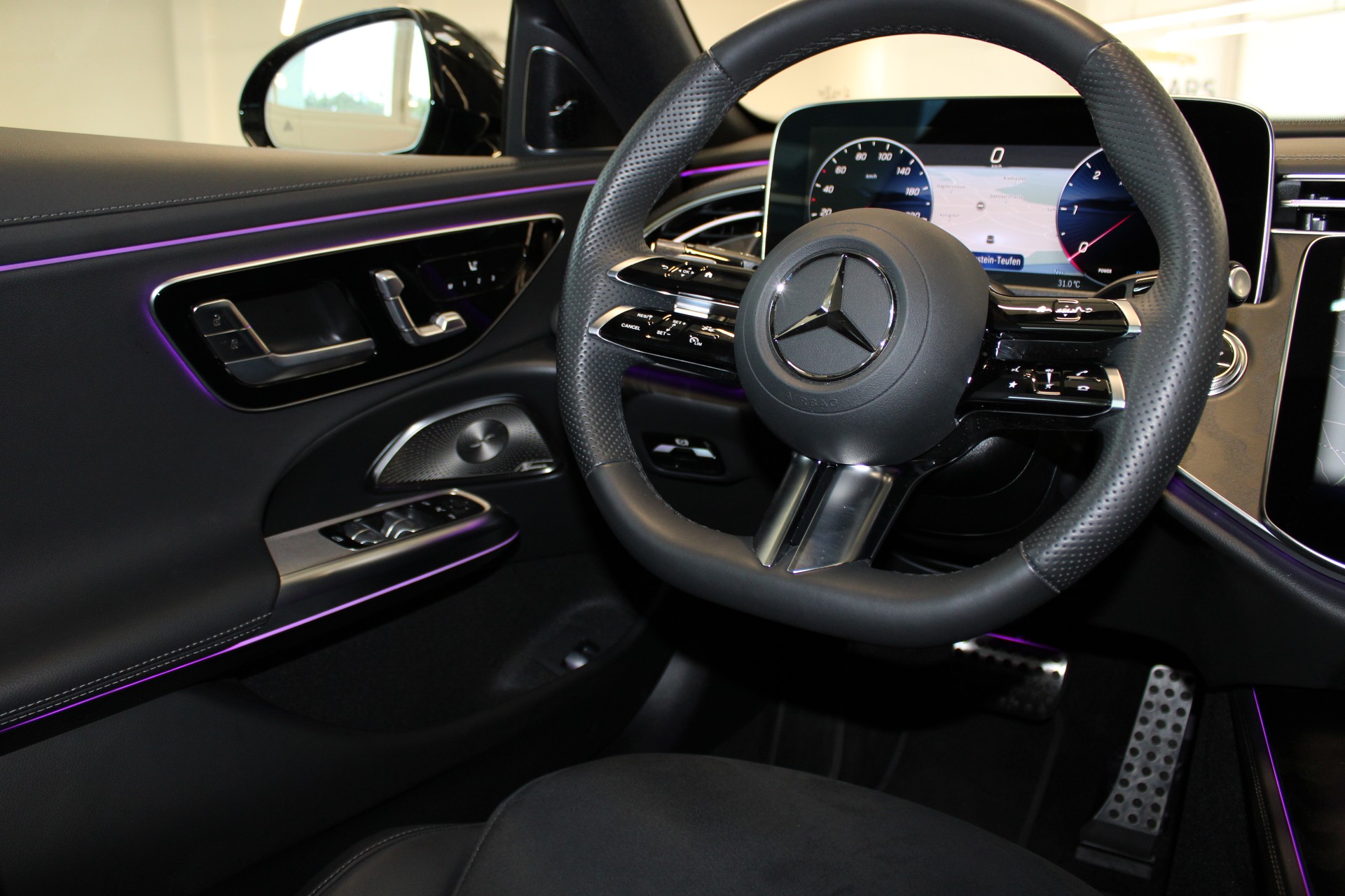 MERCEDES-BENZ E 220 d 4Matic 9G-Tronic-image-10