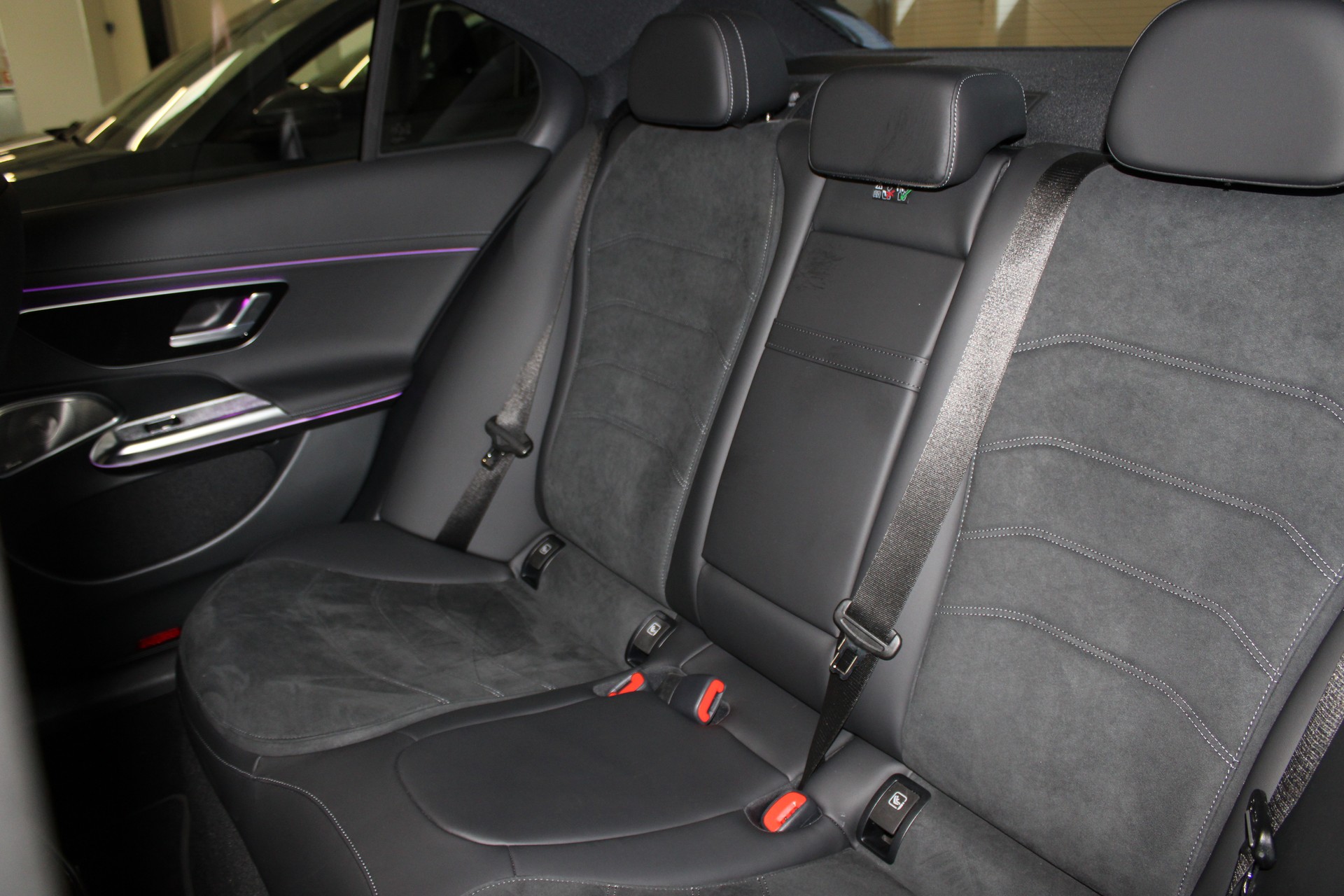 MERCEDES-BENZ E 220 d 4Matic 9G-Tronic-image-15