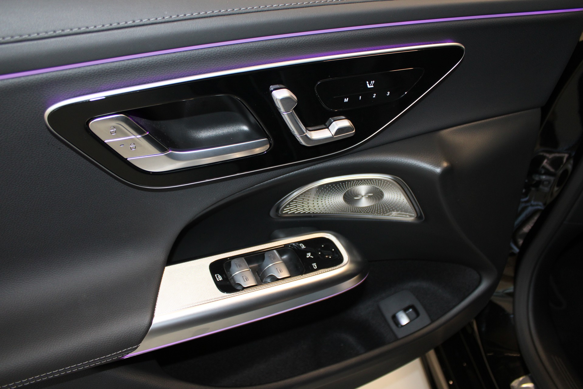 MERCEDES-BENZ E 220 d 4Matic 9G-Tronic-image-11
