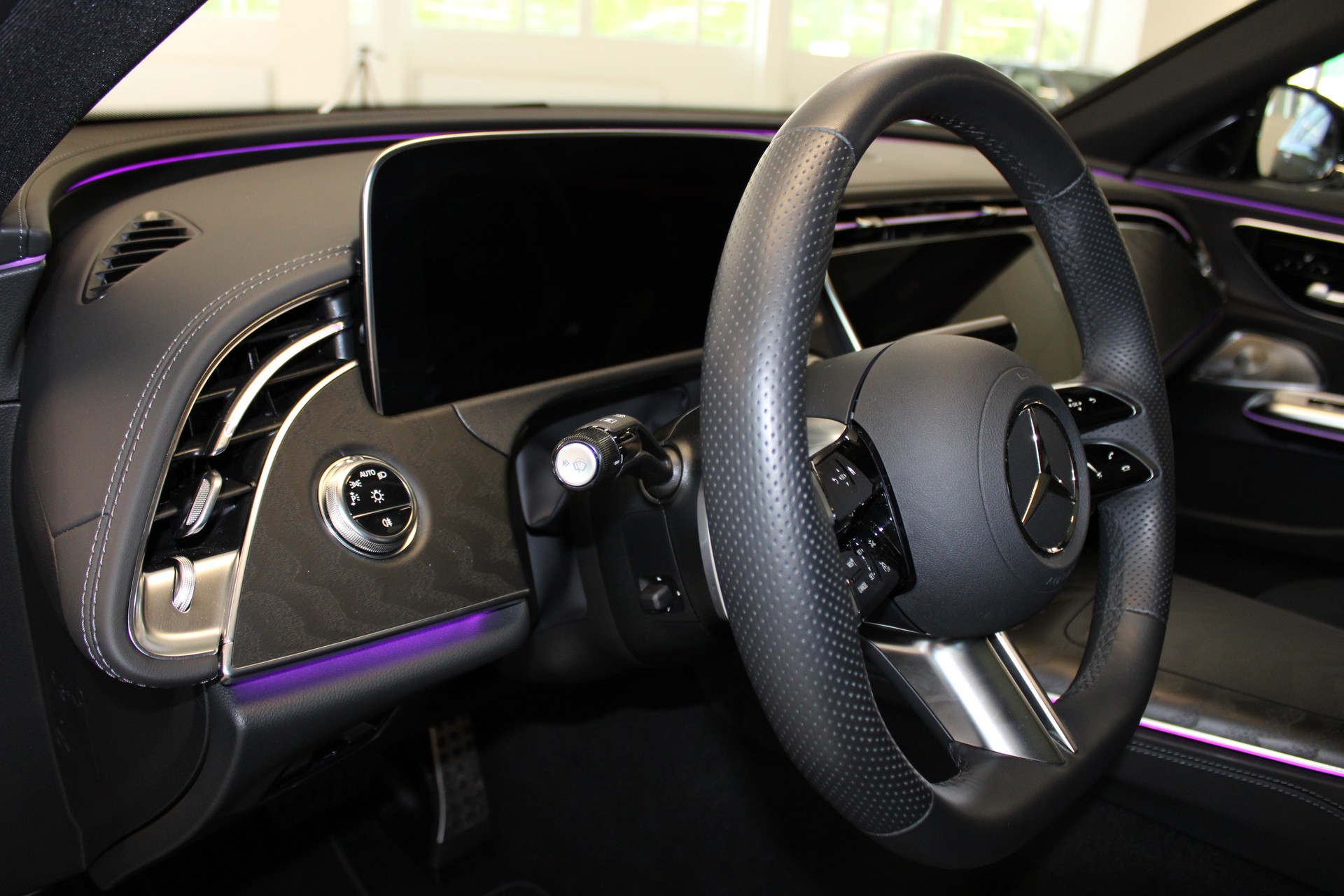 MERCEDES-BENZ E 220 d 4Matic 9G-Tronic-image-16