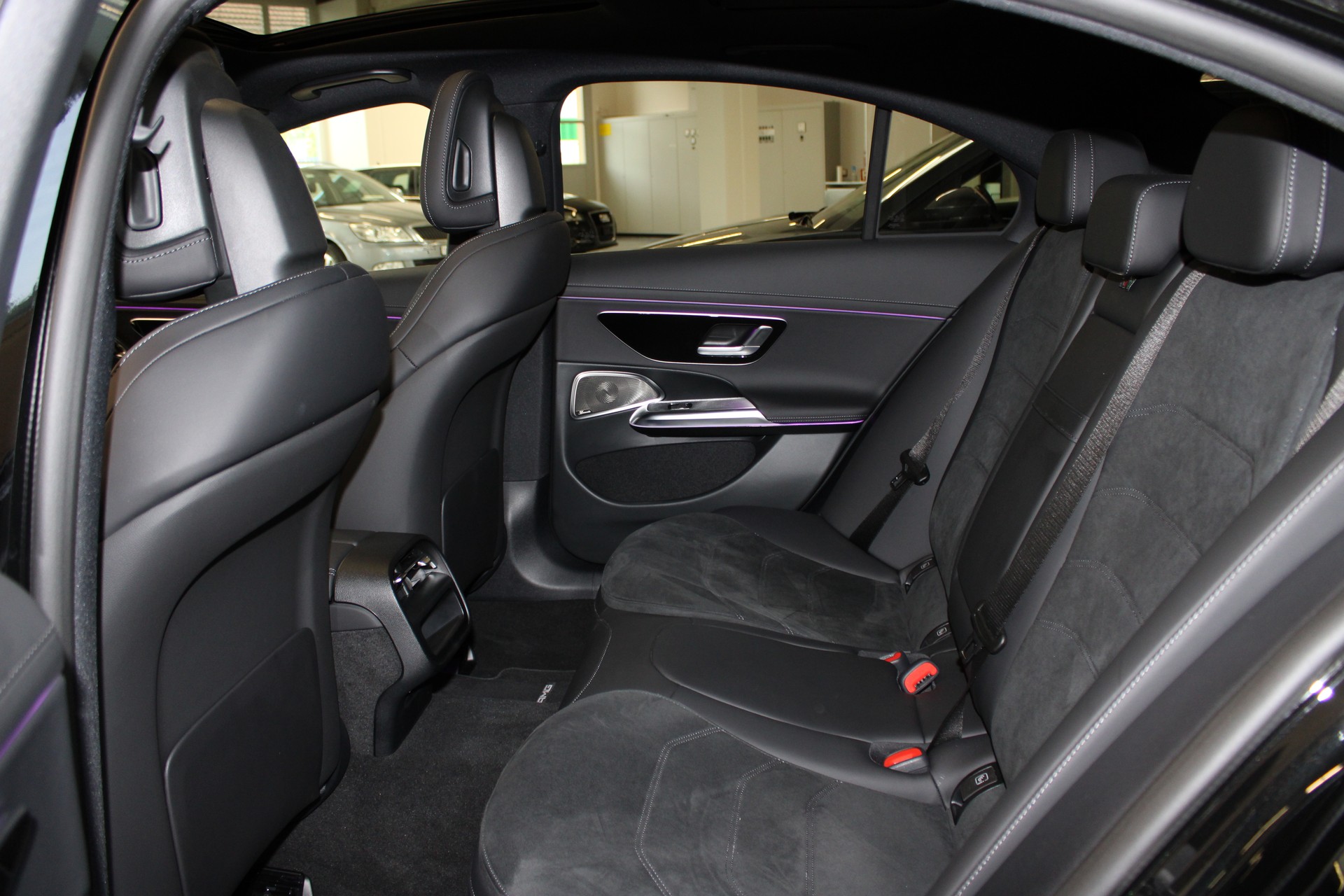 MERCEDES-BENZ E 220 d 4Matic 9G-Tronic-image-14