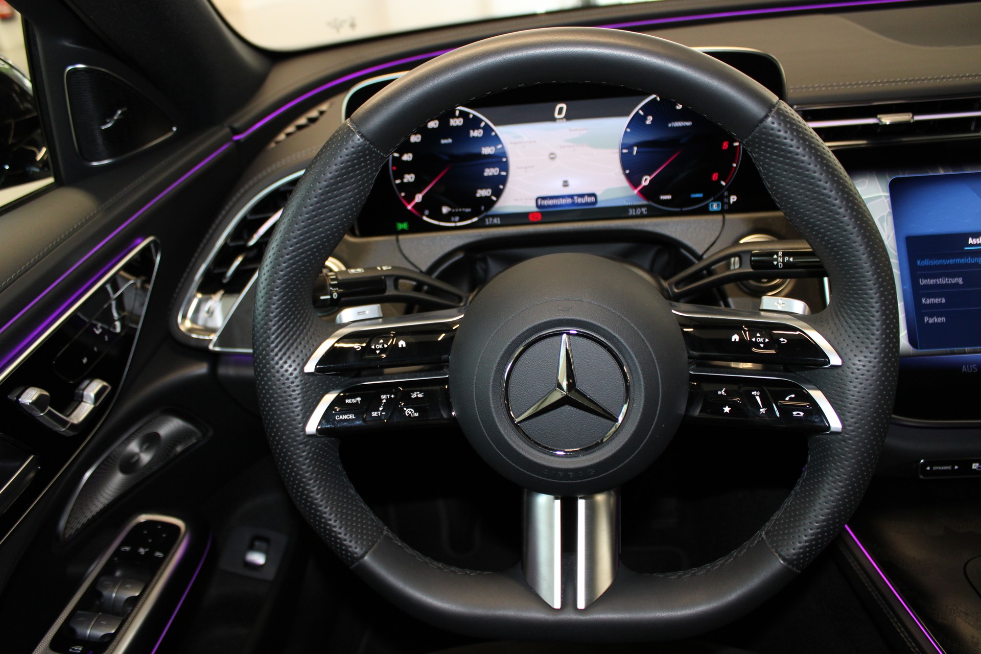 MERCEDES-BENZ E 220 d 4Matic 9G-Tronic-image-9