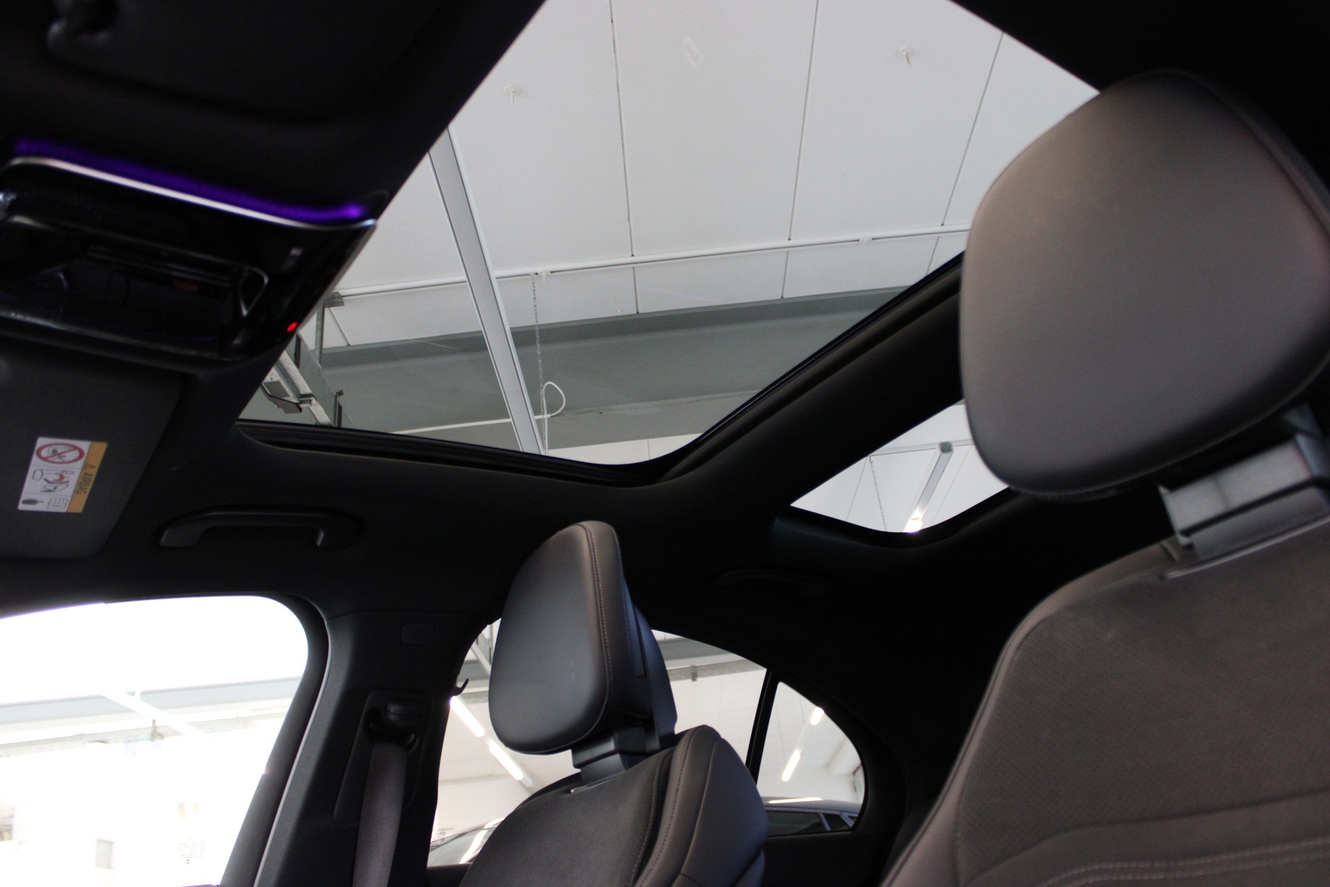 MERCEDES-BENZ E 220 d 4Matic 9G-Tronic-image-17