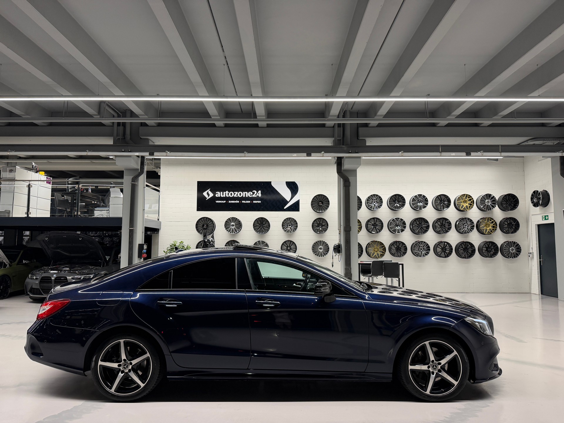 MERCEDES-BENZ CLS 250 d 4matic *CH-Auto*Sport AMG Pack*Lückenlose Servicehistorie bei Mercedes*Frisch ab Service*-image-2