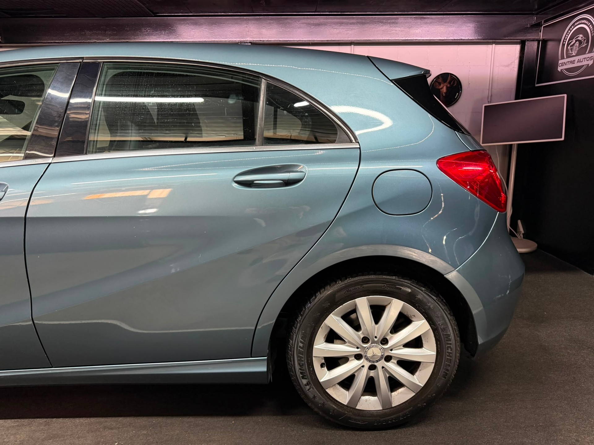 MERCEDES-BENZ A 200 AMG Line-image-4
