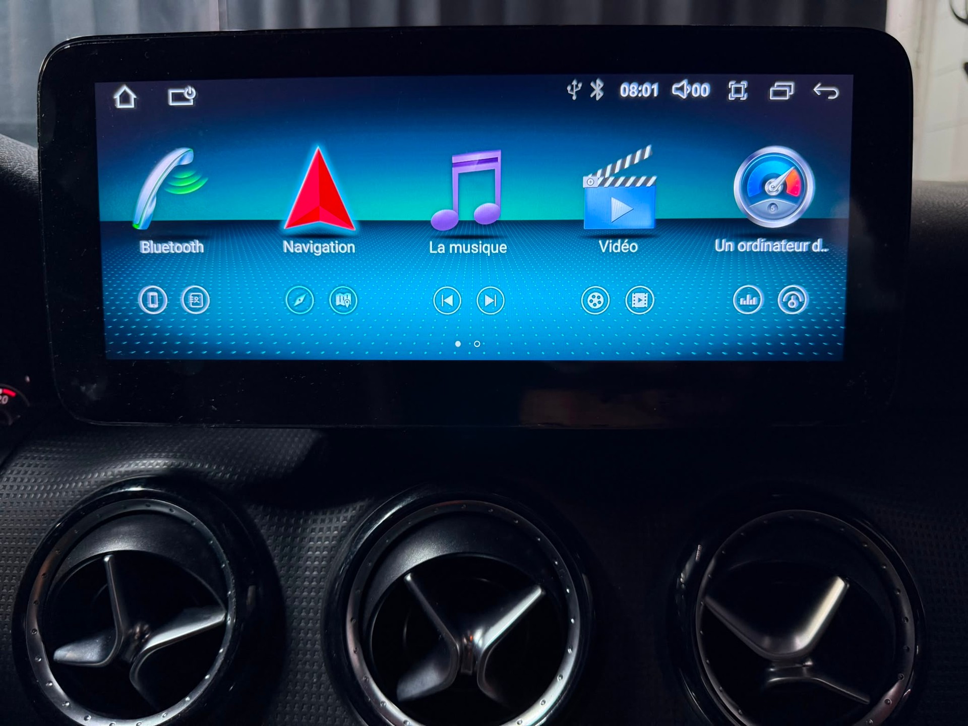 MERCEDES-BENZ A 200 AMG Line-image-14