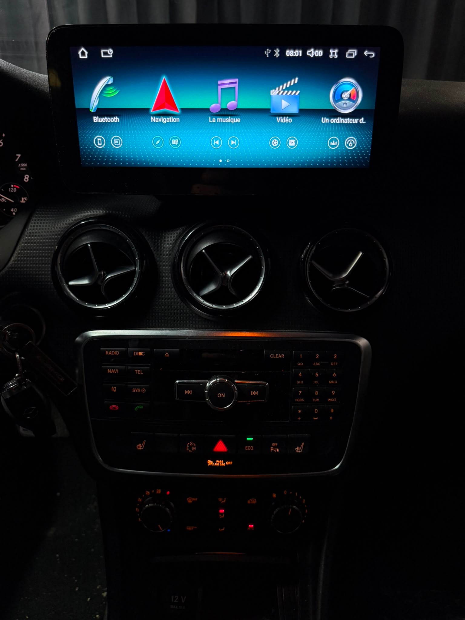 MERCEDES-BENZ A 200 AMG Line-image-13
