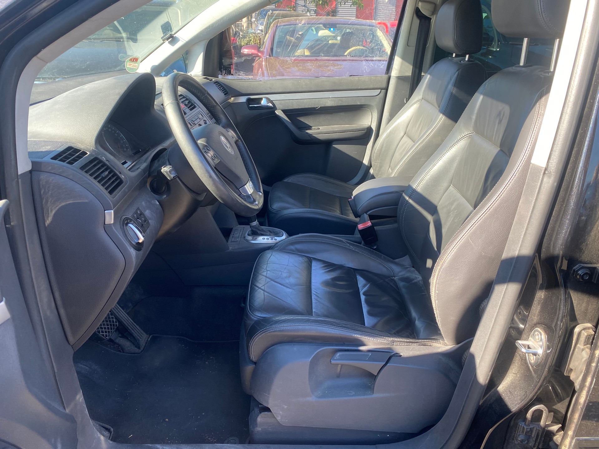 VW Touran 2.0 TDI-image-8