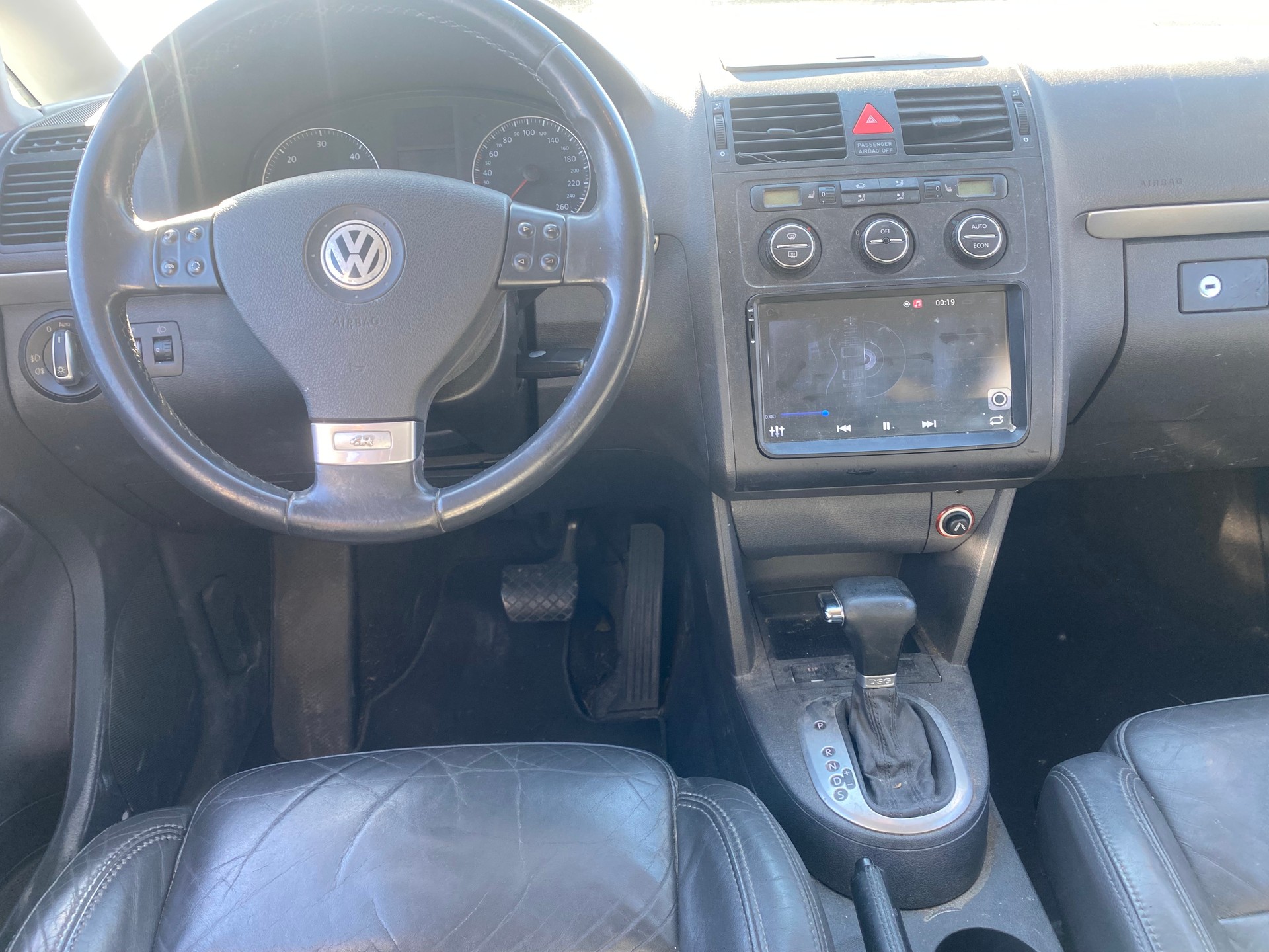 VW Touran 2.0 TDI-image-7