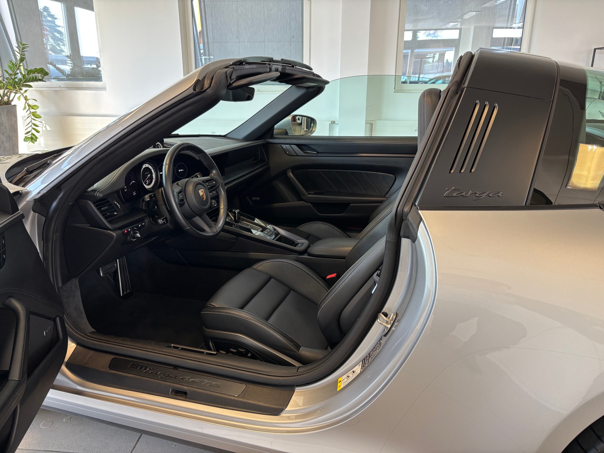 PORSCHE 911 Targa 4 GTS PDK-image-19