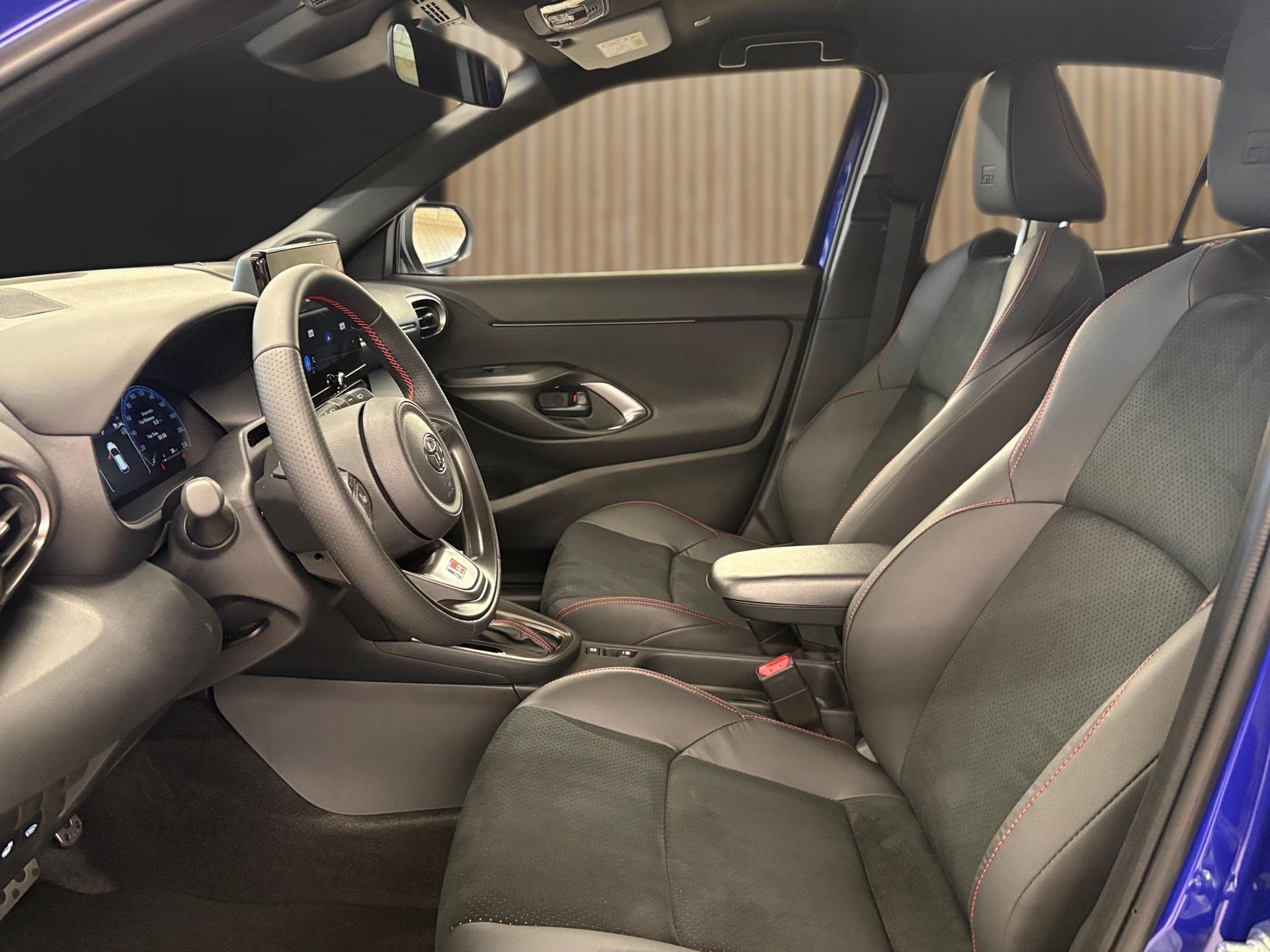 TOYOTA Yaris Cross 1.5 GR Sport e-CVT-image-10