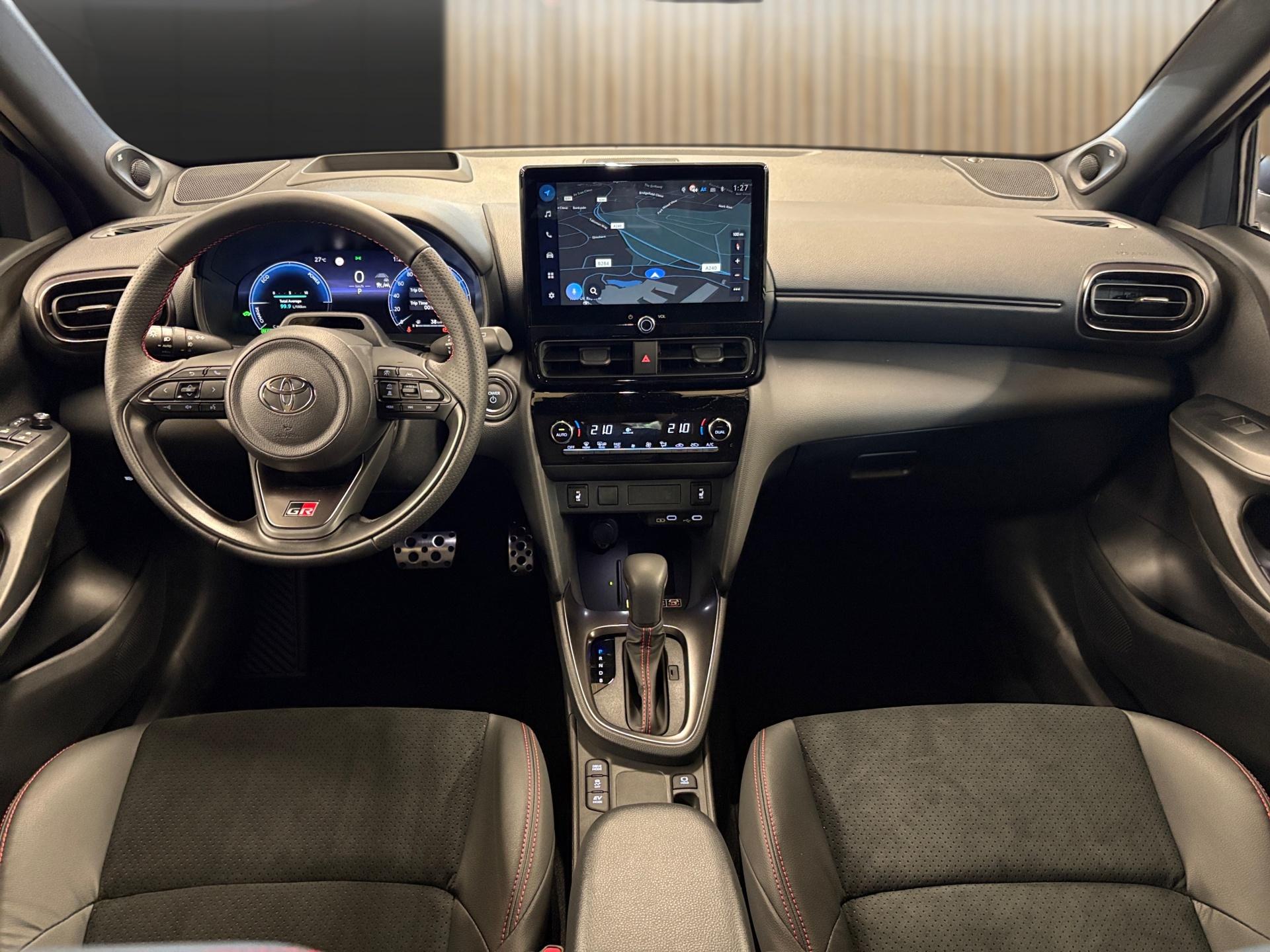 TOYOTA Yaris Cross 1.5 GR Sport e-CVT-image-12