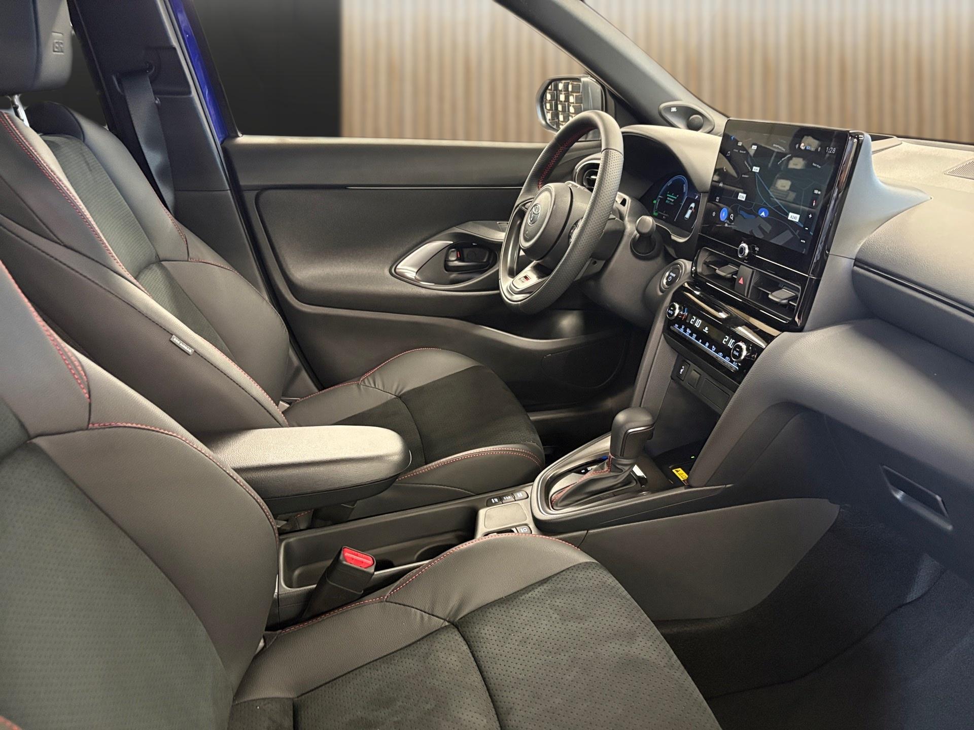 TOYOTA Yaris Cross 1.5 GR Sport e-CVT-image-15