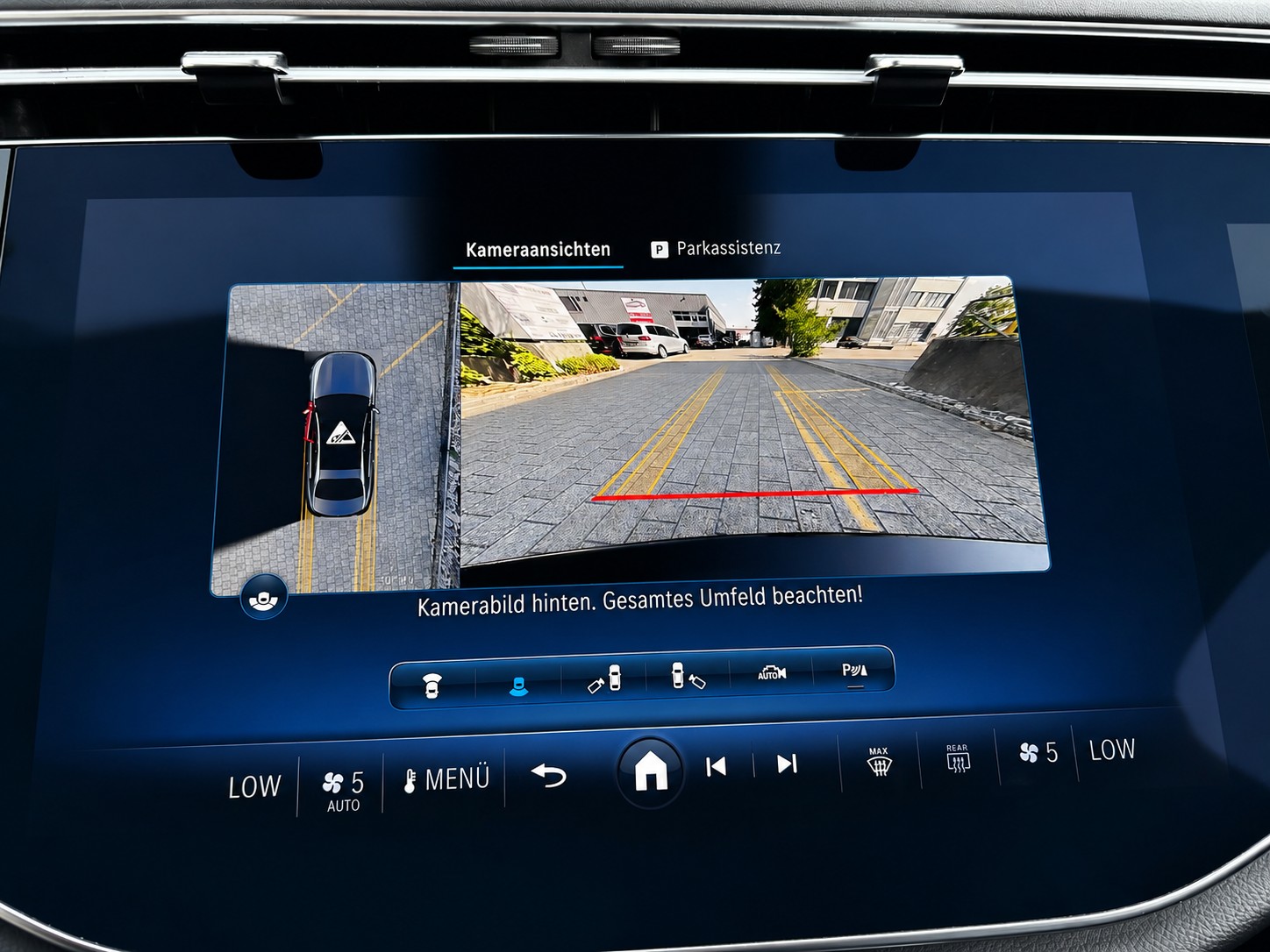 MERCEDES-BENZ E 220 d AMG Line 4matic CH FAHRZEUG-image-17
