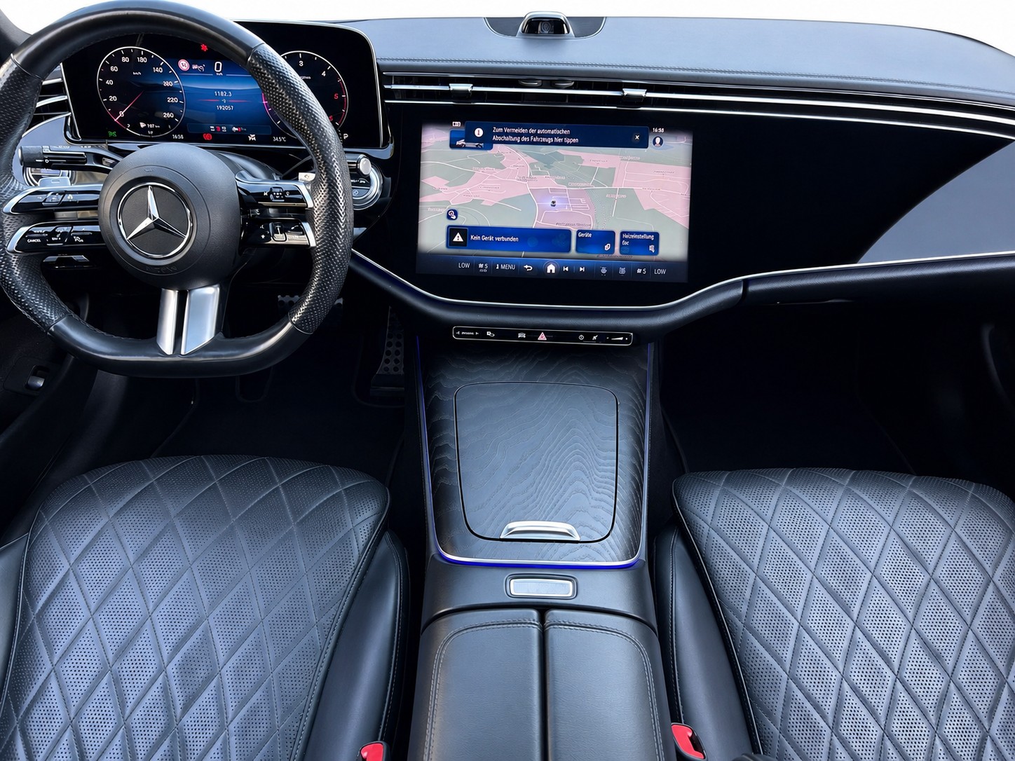 MERCEDES-BENZ E 220 d AMG Line 4matic CH FAHRZEUG-image-12