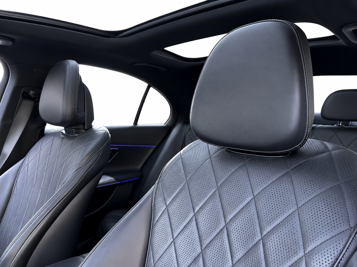 MERCEDES-BENZ E 220 d AMG Line 4matic CH FAHRZEUG-image-16