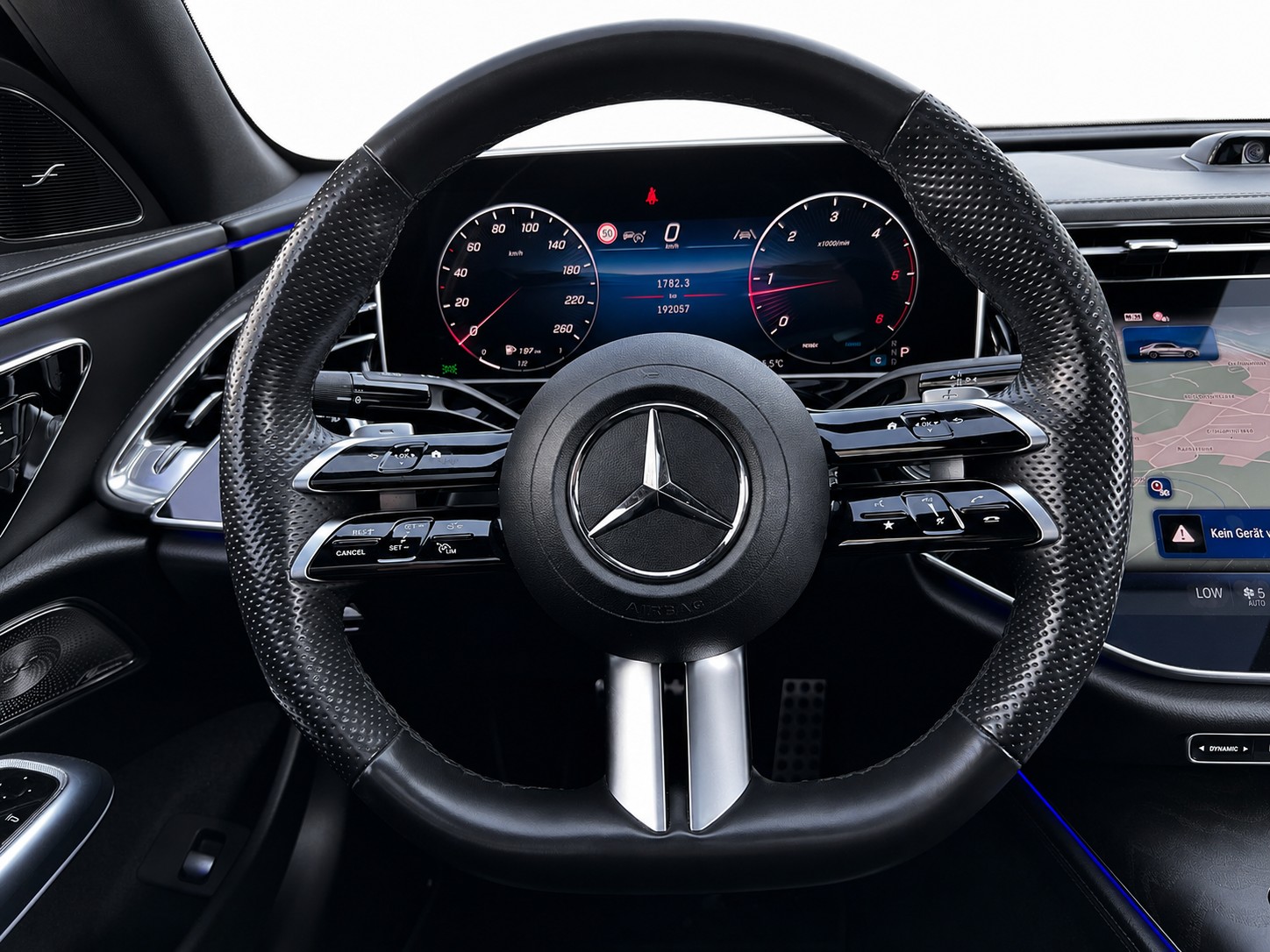 MERCEDES-BENZ E 220 d AMG Line 4matic CH FAHRZEUG-image-15