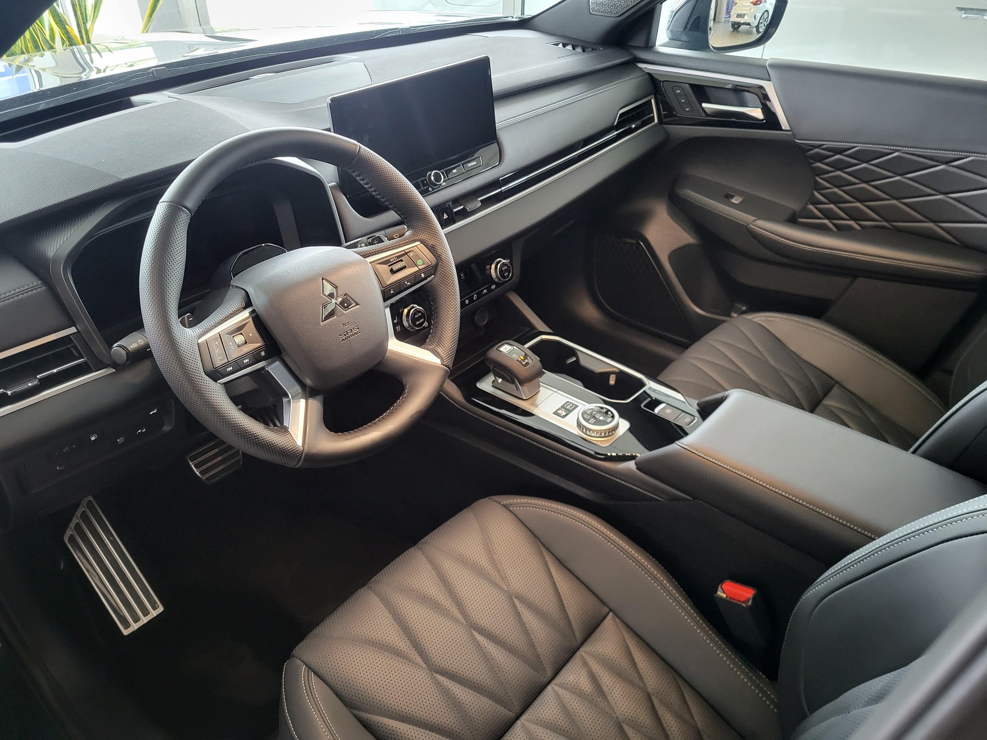 MITSUBISHI Outlander 2.4 PHEV Sport 4x4-image-8