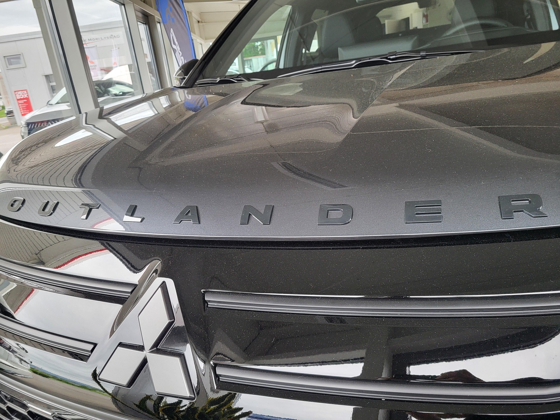 MITSUBISHI Outlander 2.4 PHEV Sport 4x4-image-3
